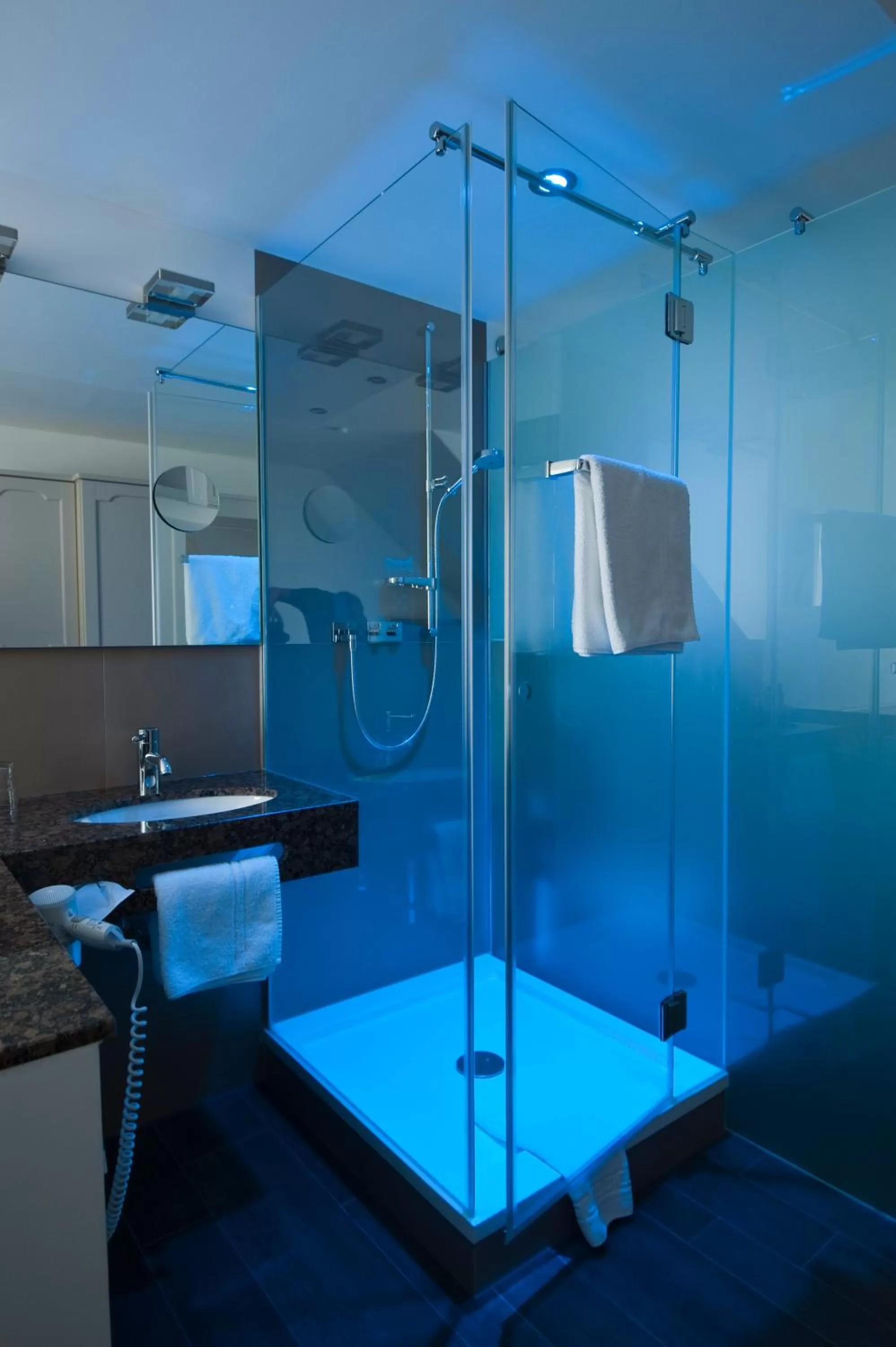 Shower in Hotel Lechnerhof Unterföhring