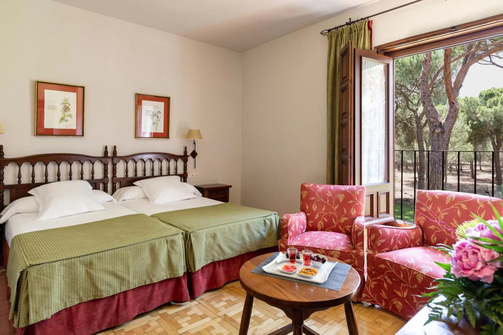 Photo of the whole room, Bed in Parador de Tordesillas