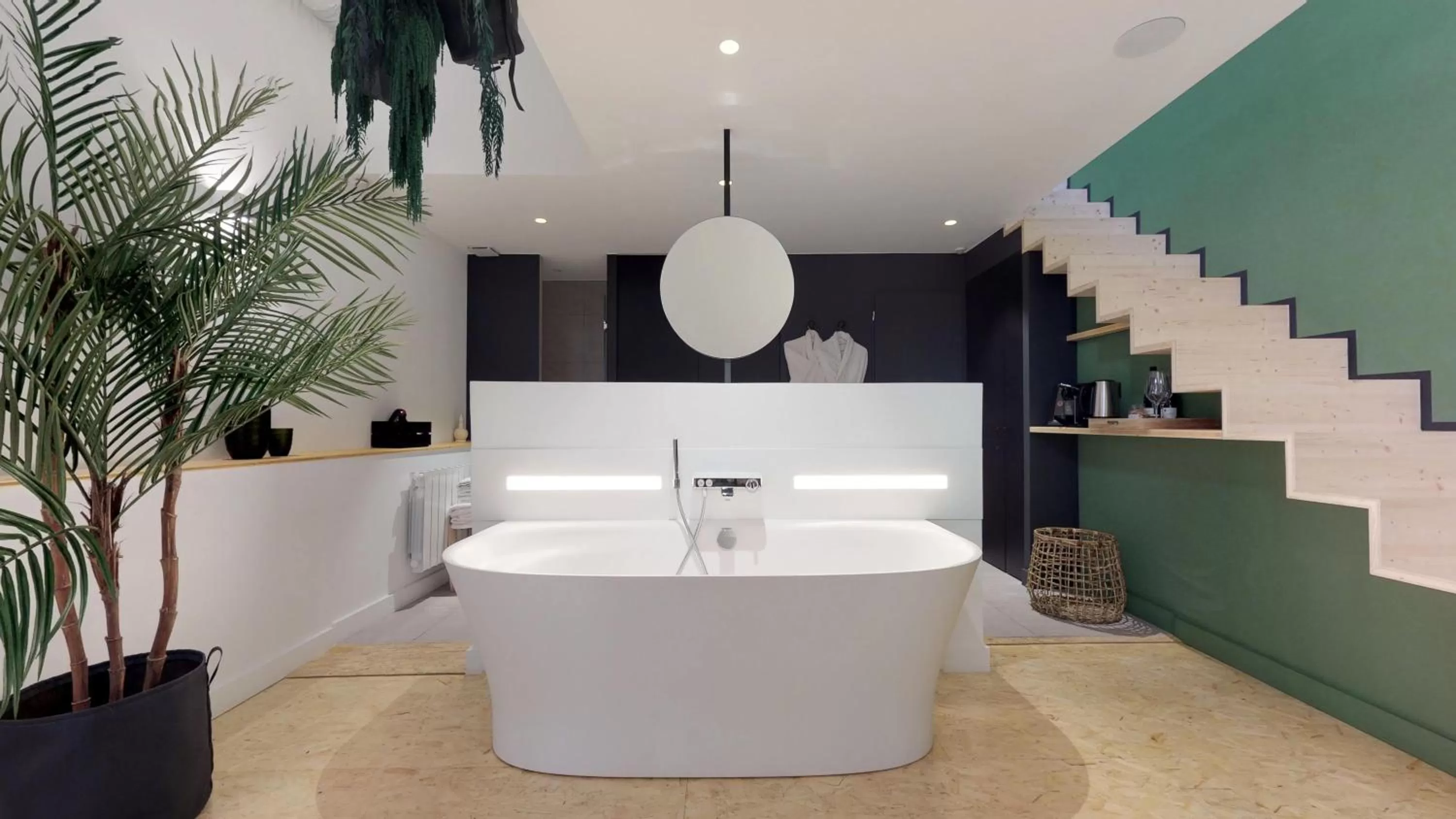 Coffee/tea facilities, Bathroom in MiHotel Comte