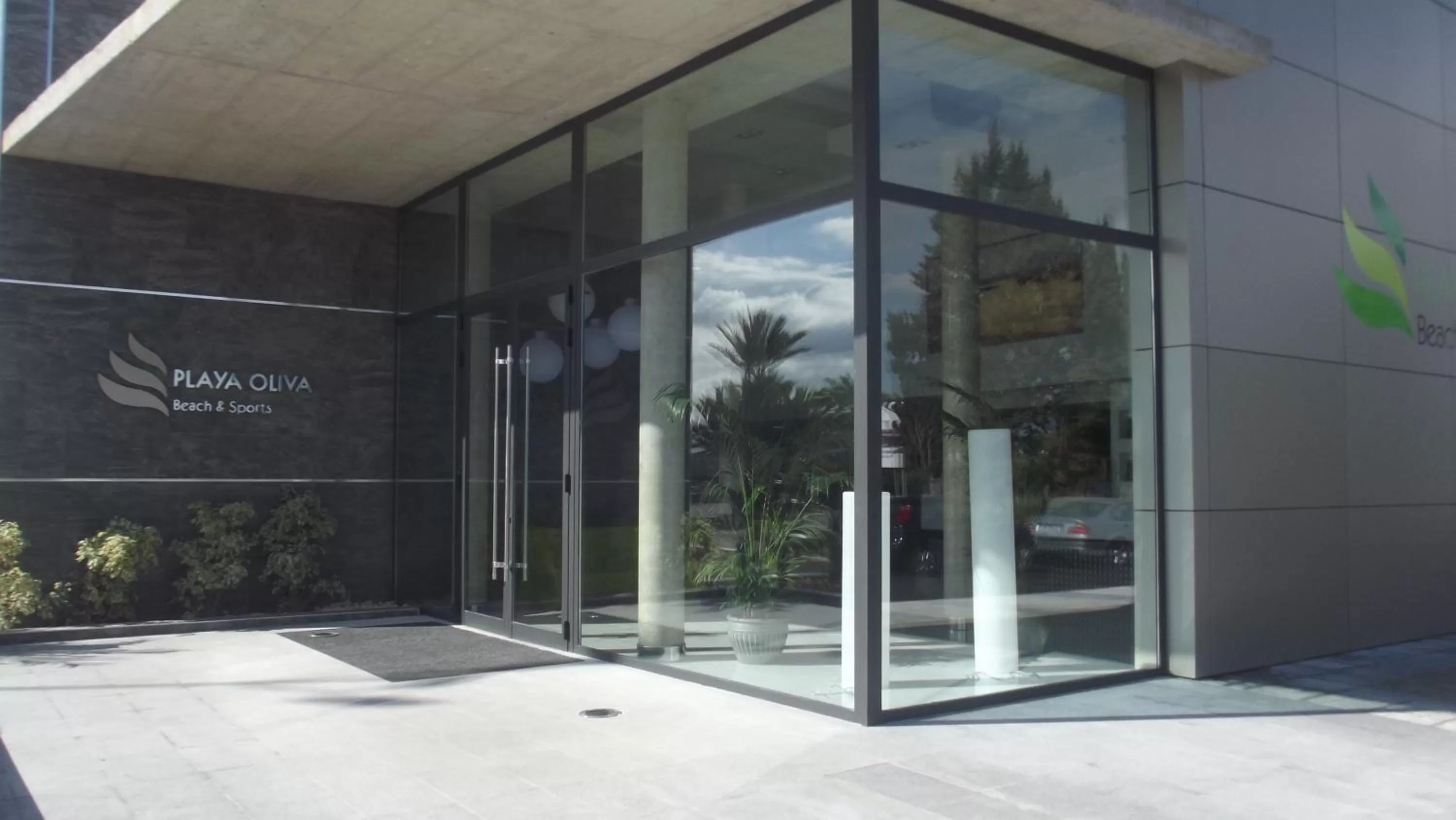 Facade/entrance in ApartHotel Playa Oliva