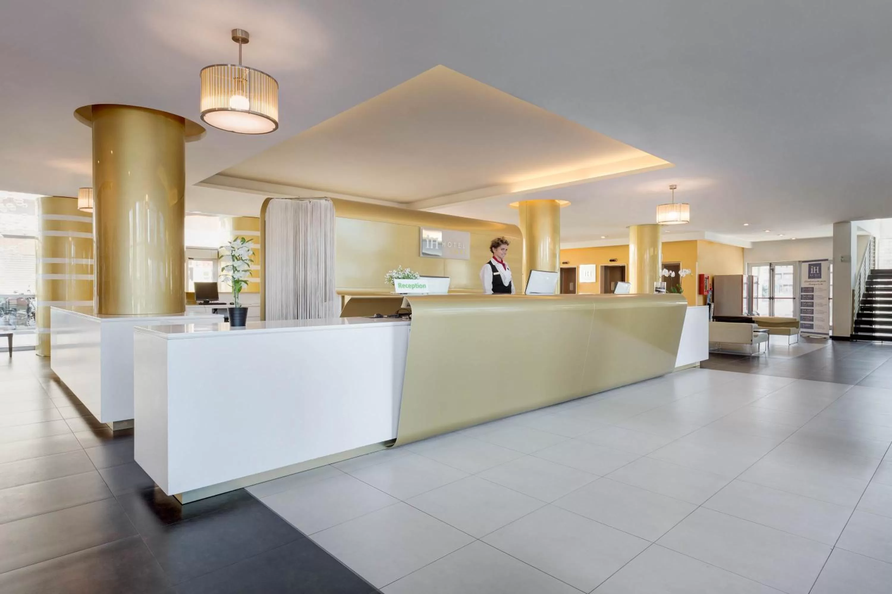 Lobby or reception in iH Hotels Roma Z3