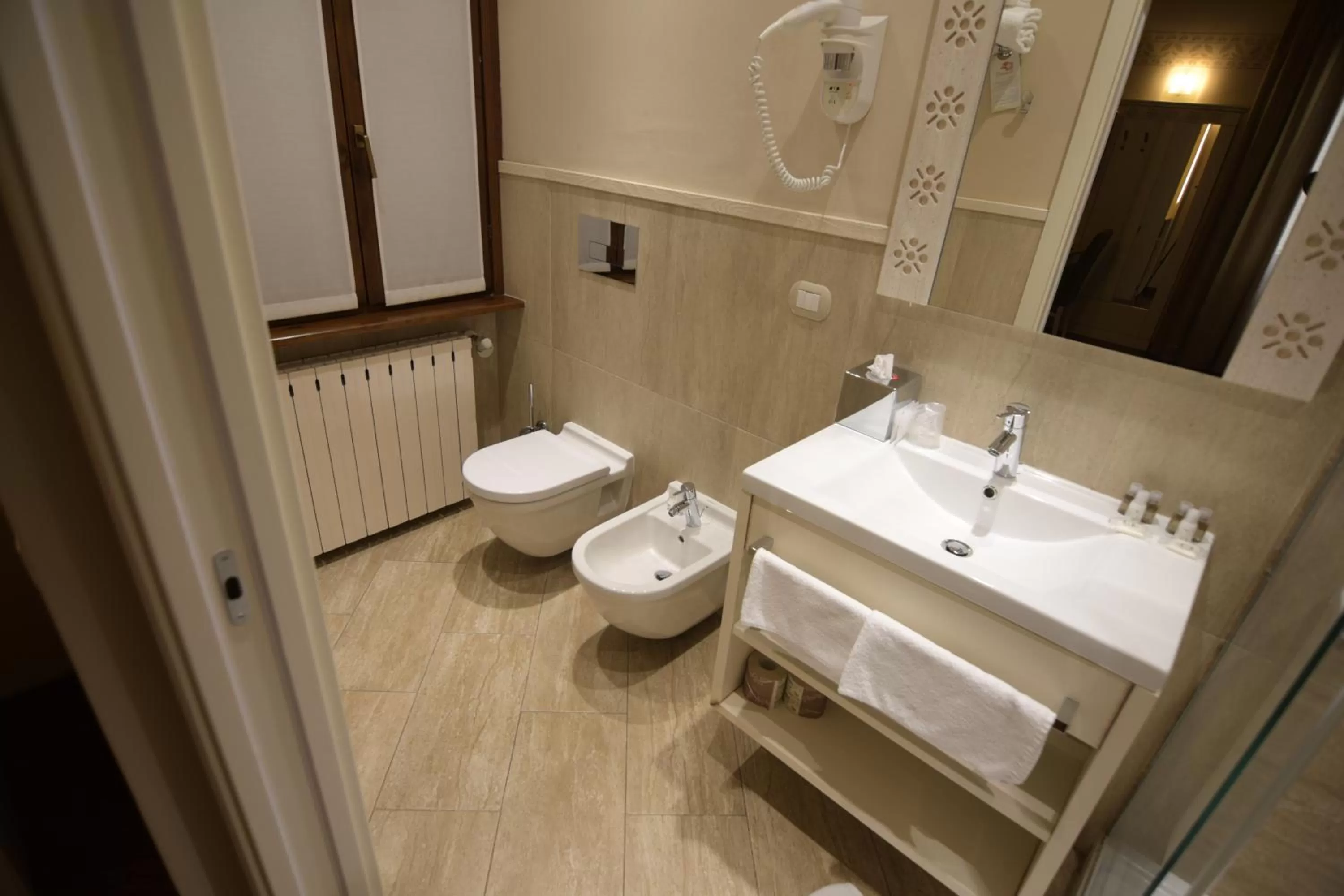 Shower in Hotel Sesmones