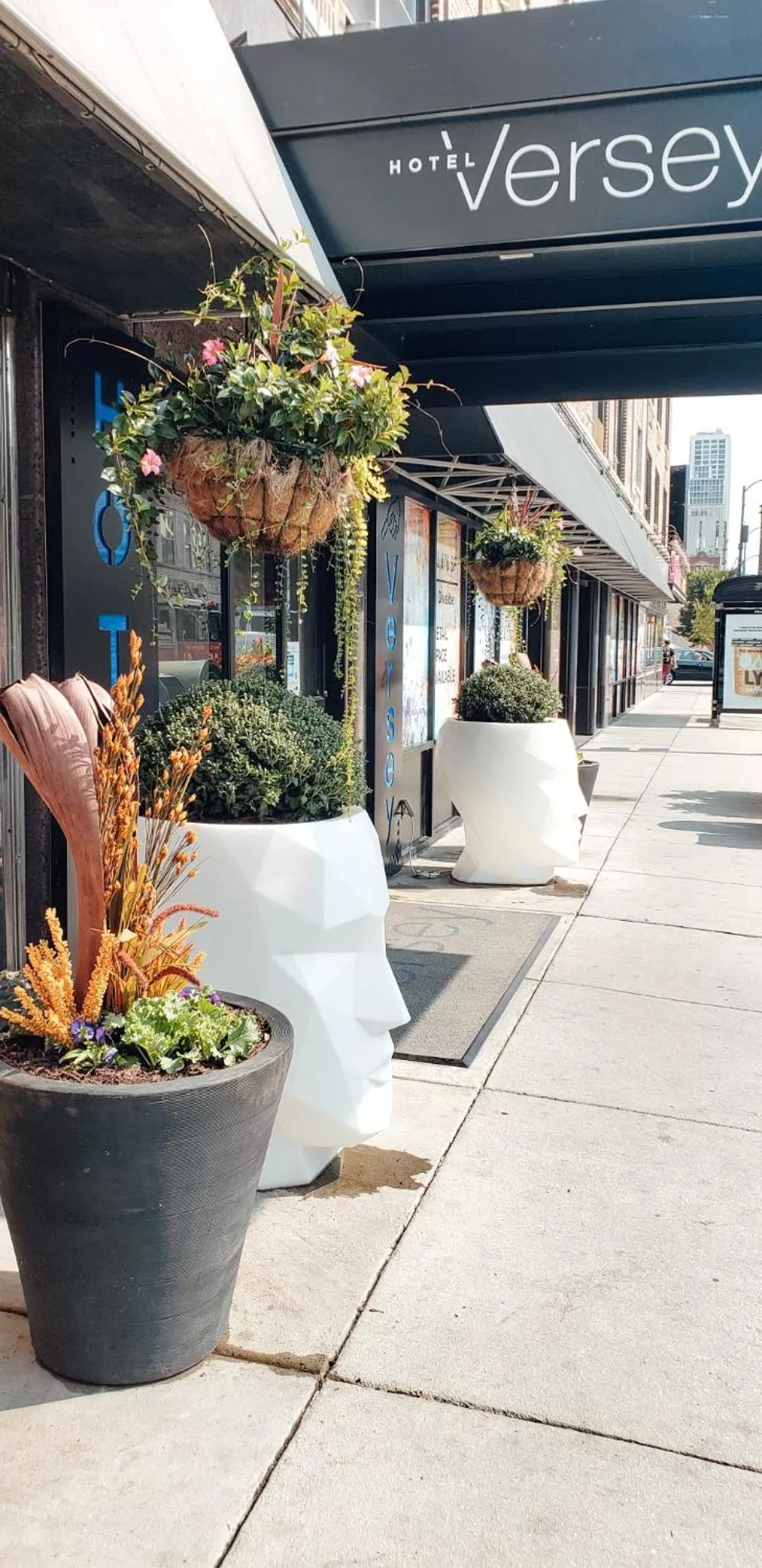 Facade/entrance in Hotel Versey Chicago Lincoln Park