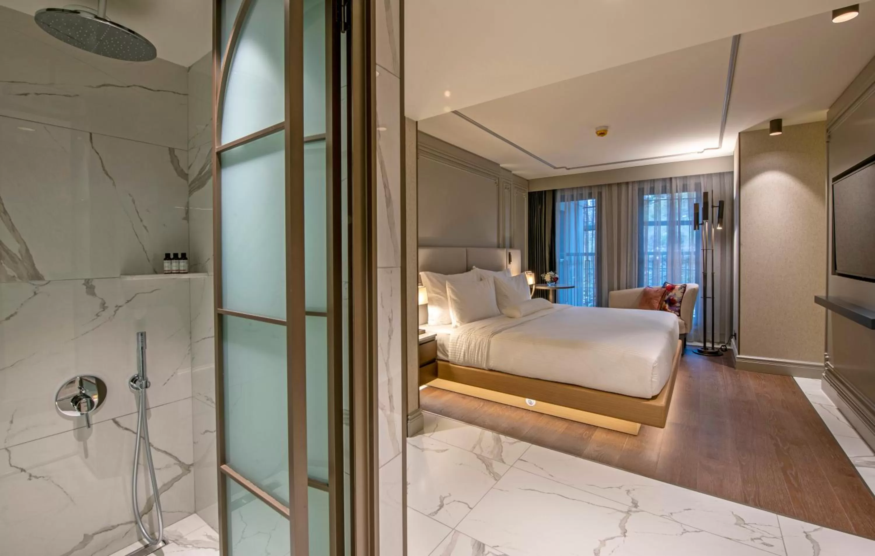 Bed in Stayso The House Hotel