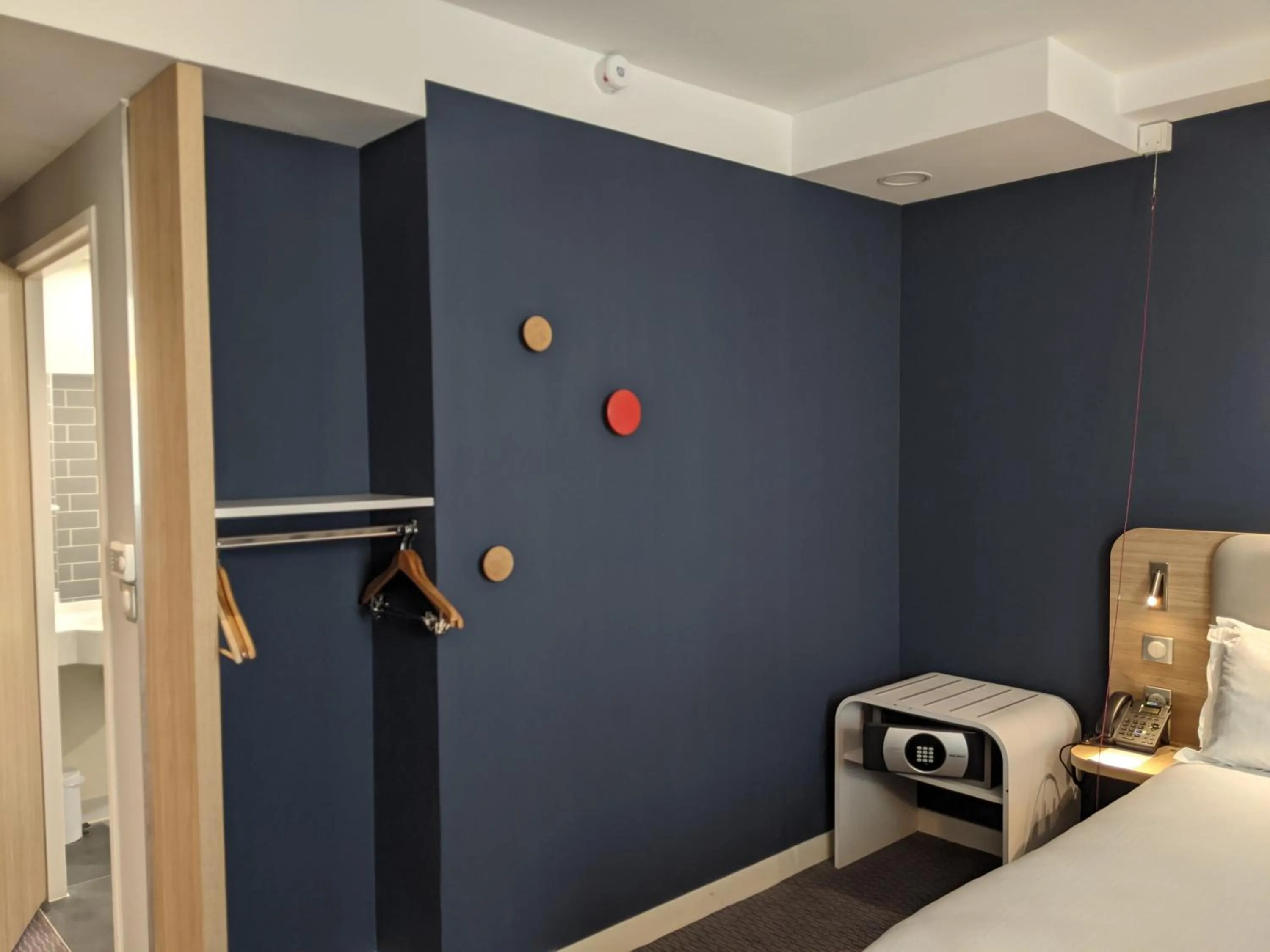 Photo of the whole room, Bed in Holiday Inn Express Paris - Velizy by IHG