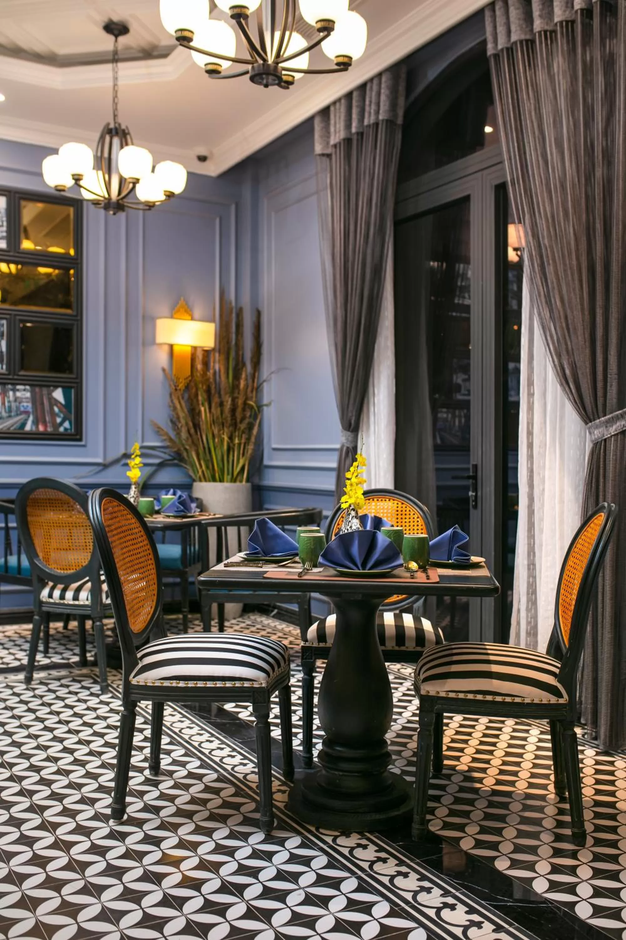 Restaurant/places to eat in The Secret HaLong