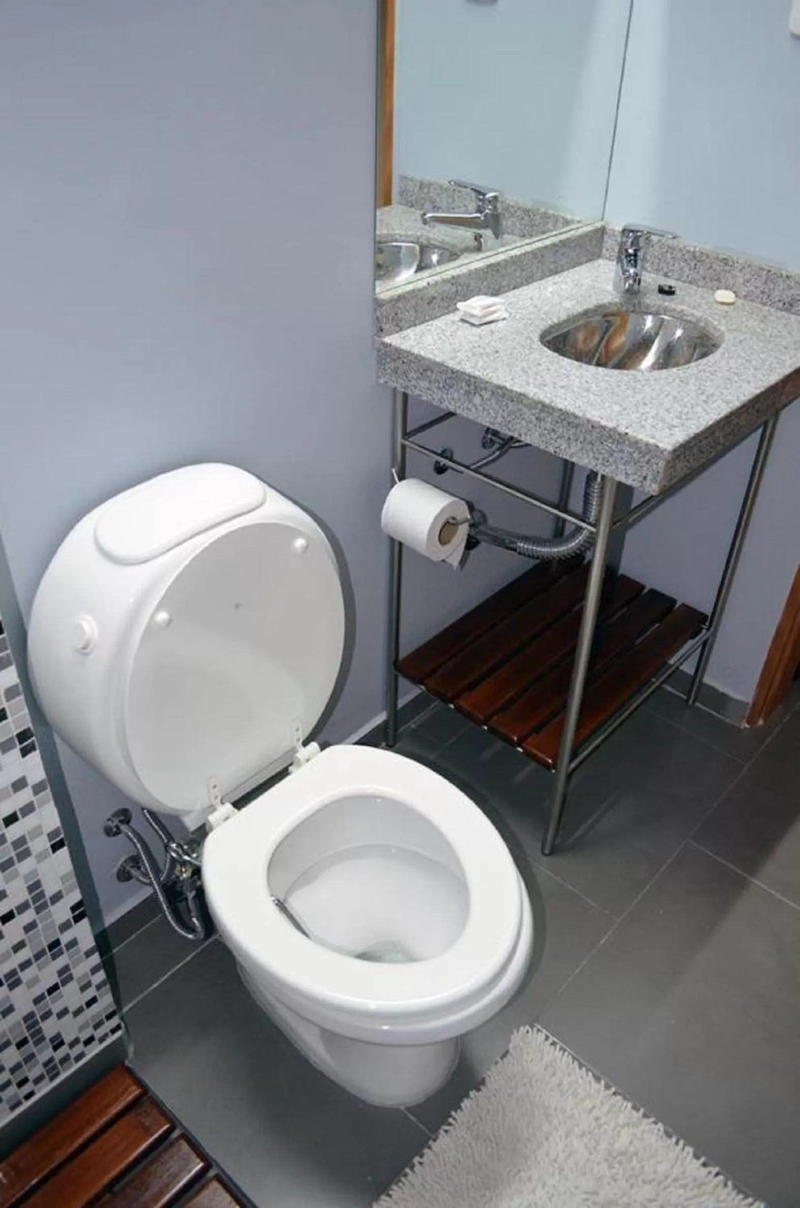 Toilet in Centro Apart