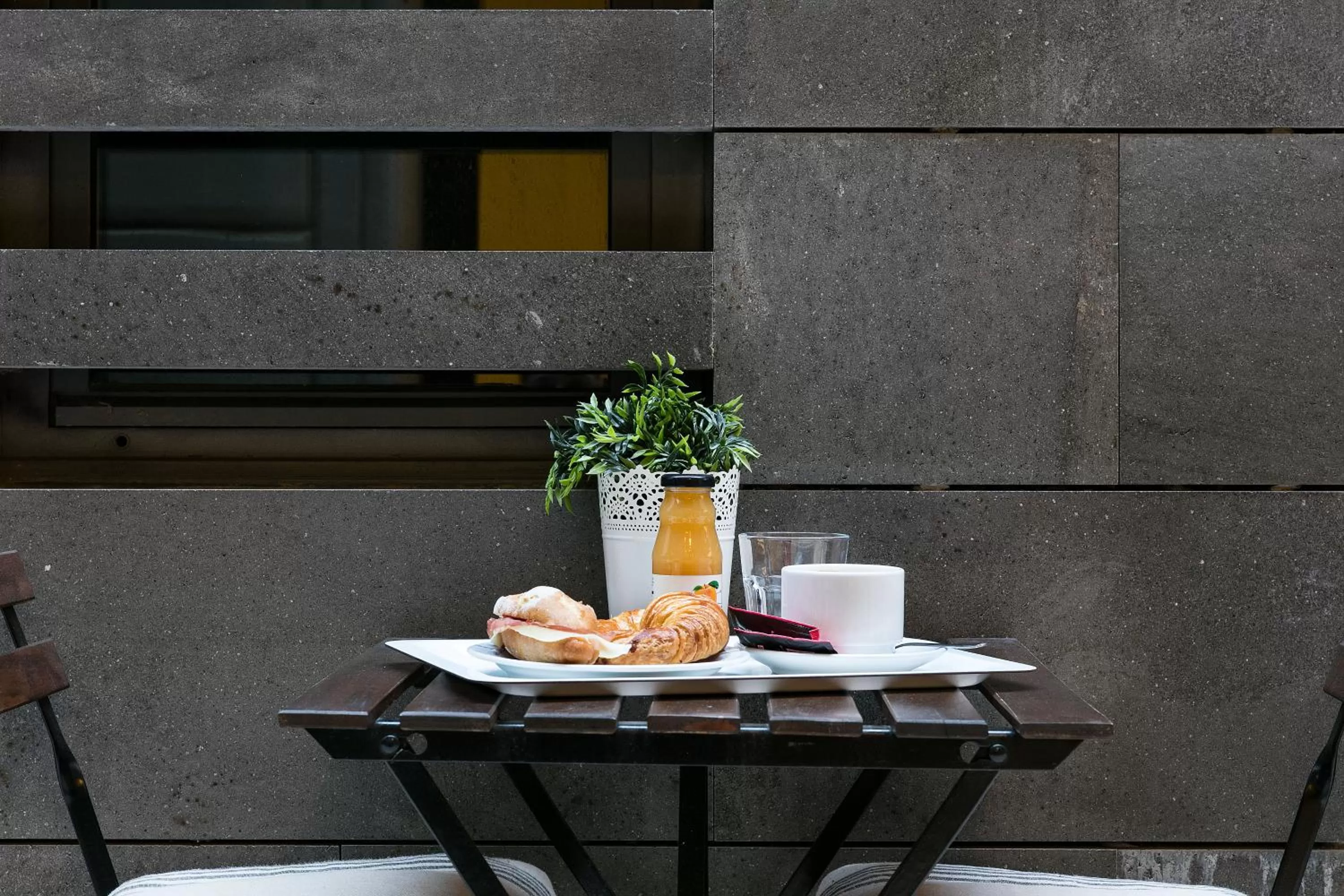 Food and drinks in Hotel Condal