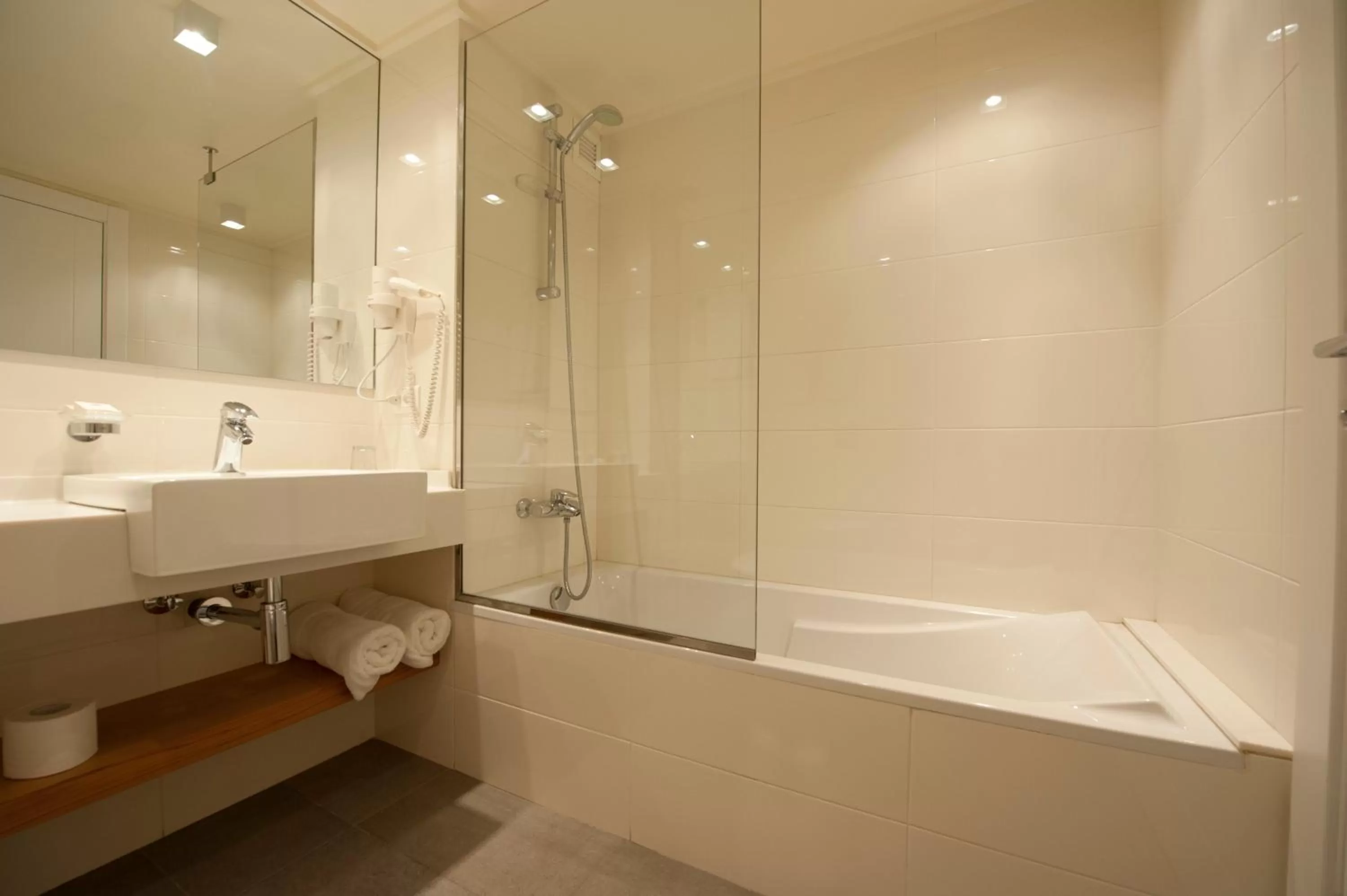 Shower in Hotel Cavalier