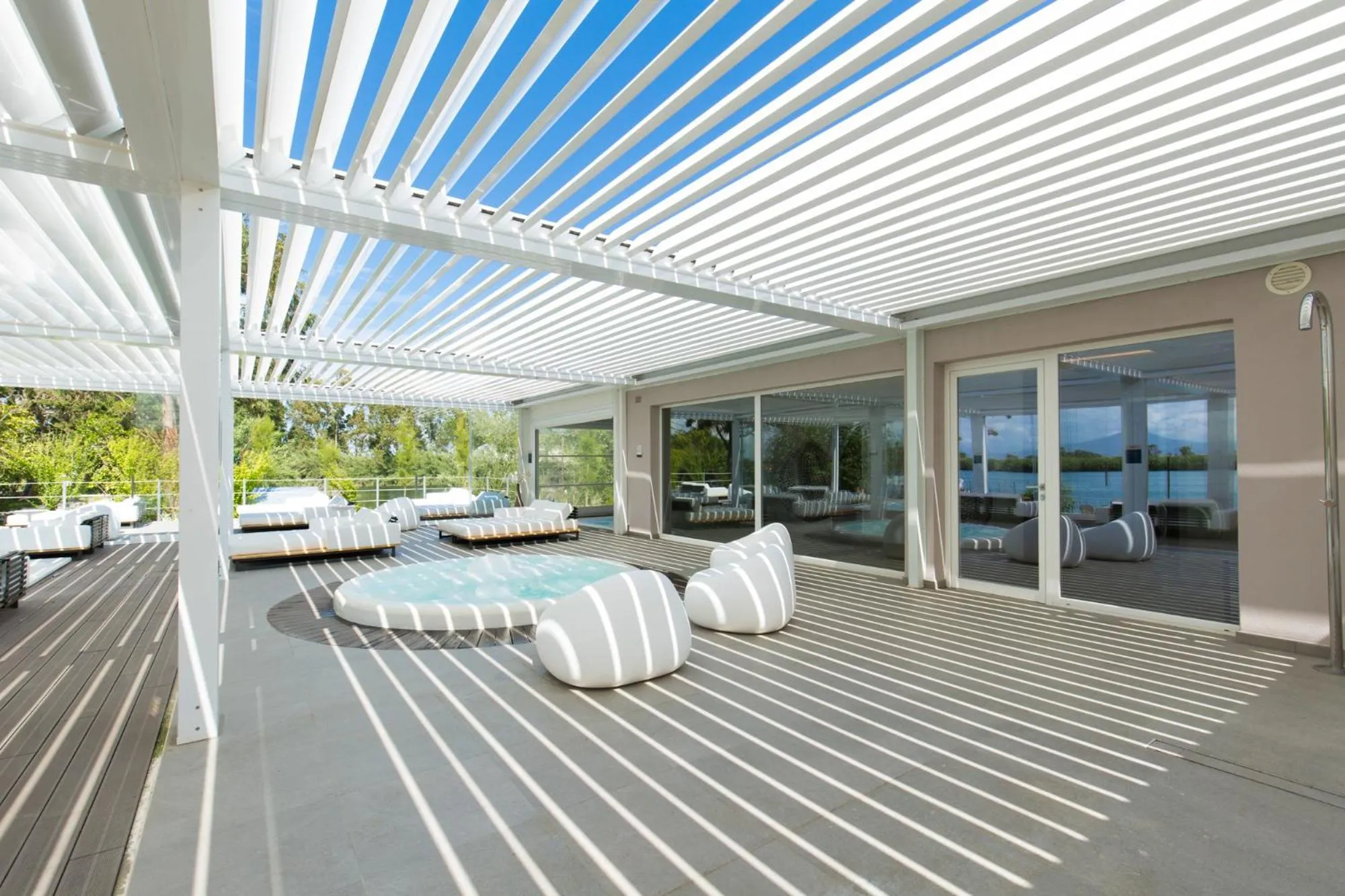 Hot Tub in Plana Resort & SPA