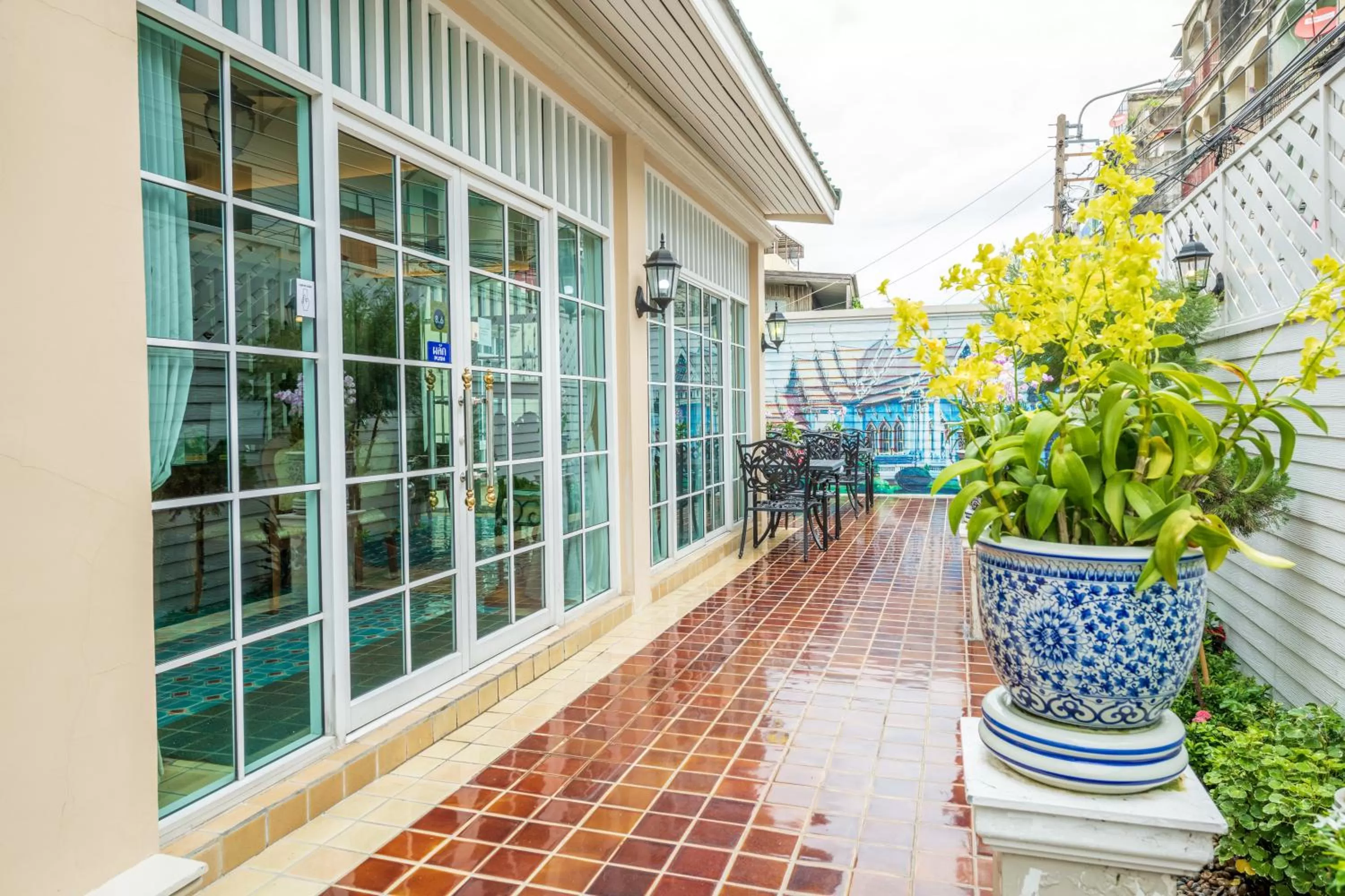 Patio in The Orchid House 153