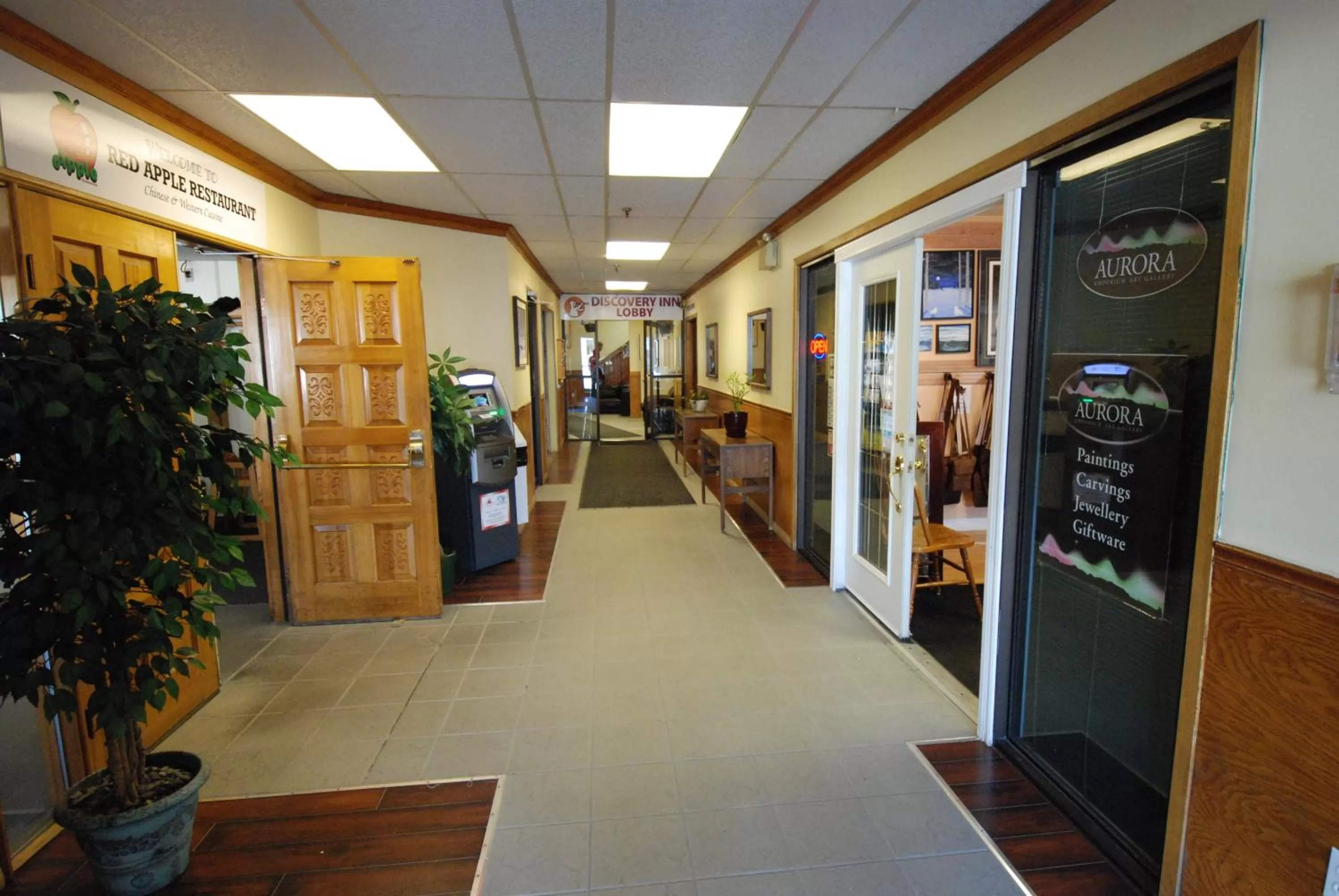 Restaurant/places to eat in Discovery Inn