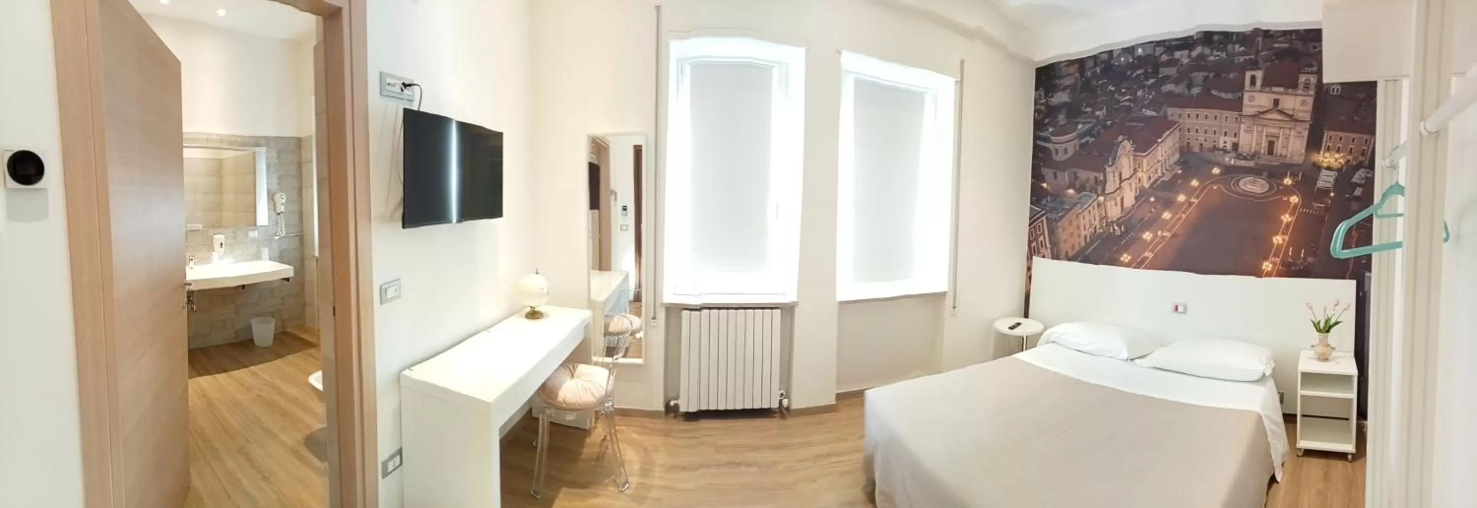 Shower, Bed in Hotel Porta Rivera