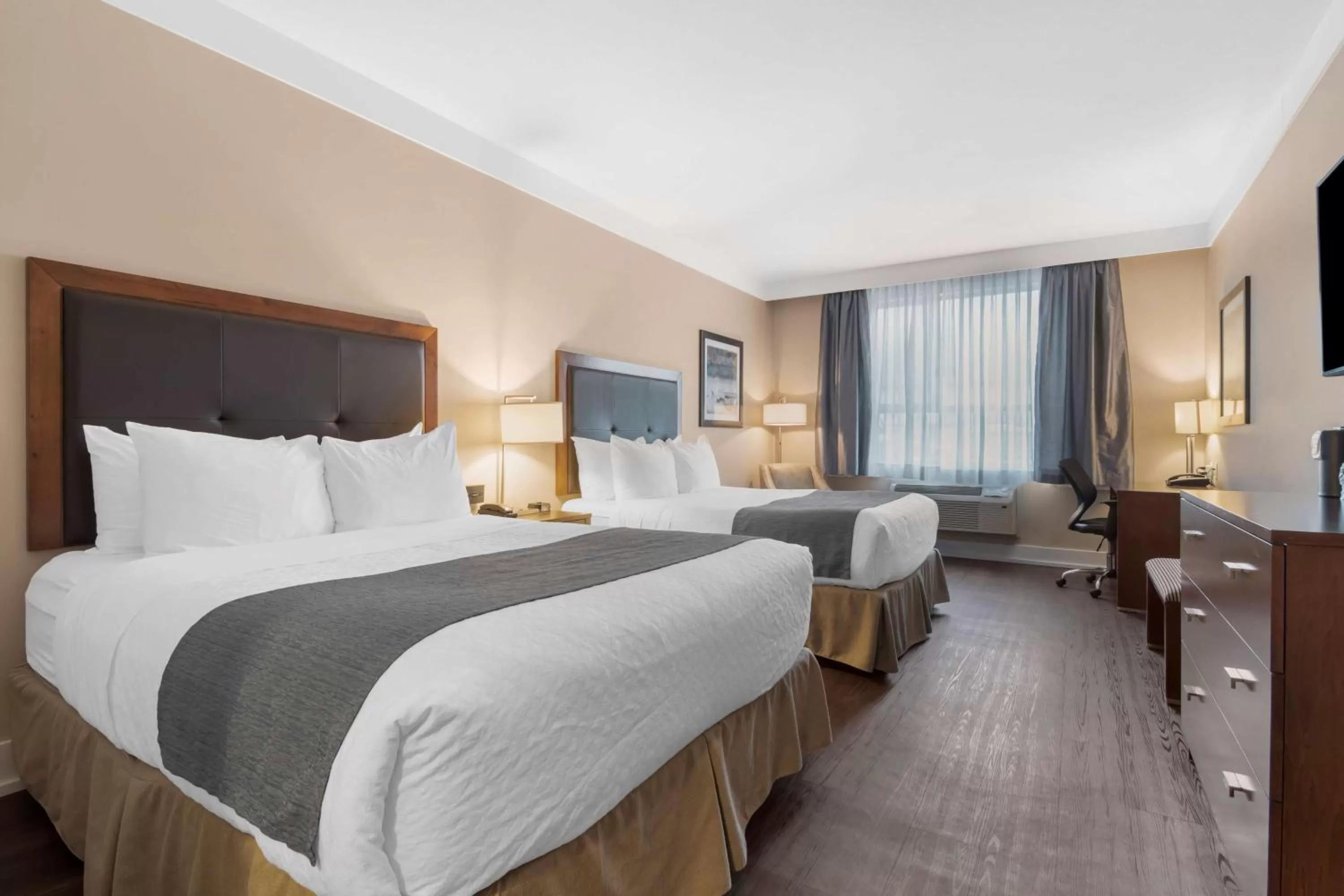 Bedroom, Bed in Best Western Plus Revelstoke