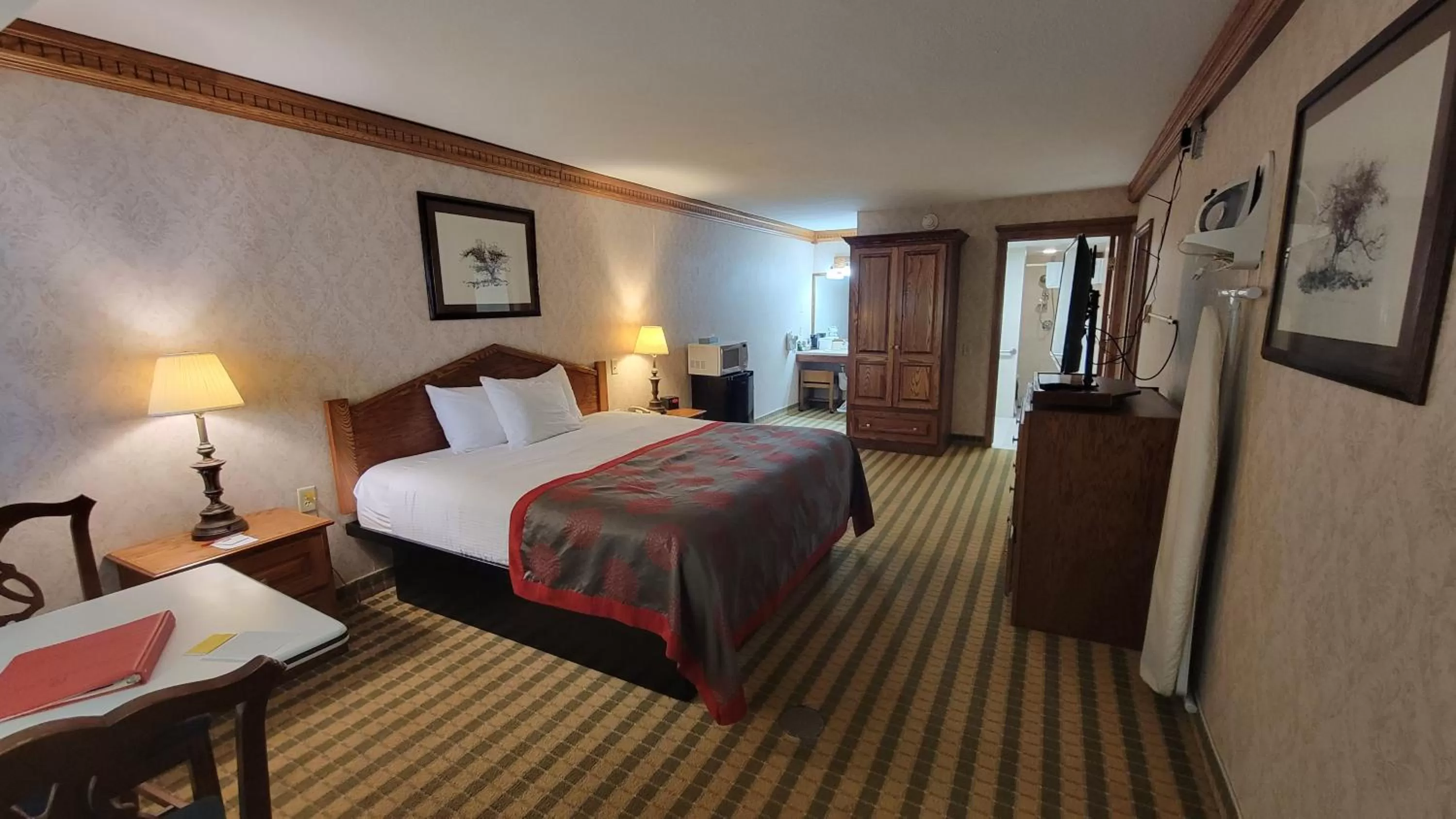 Photo of the whole room, Bed in Ramada by Wyndham Saginaw Hotel & Suites