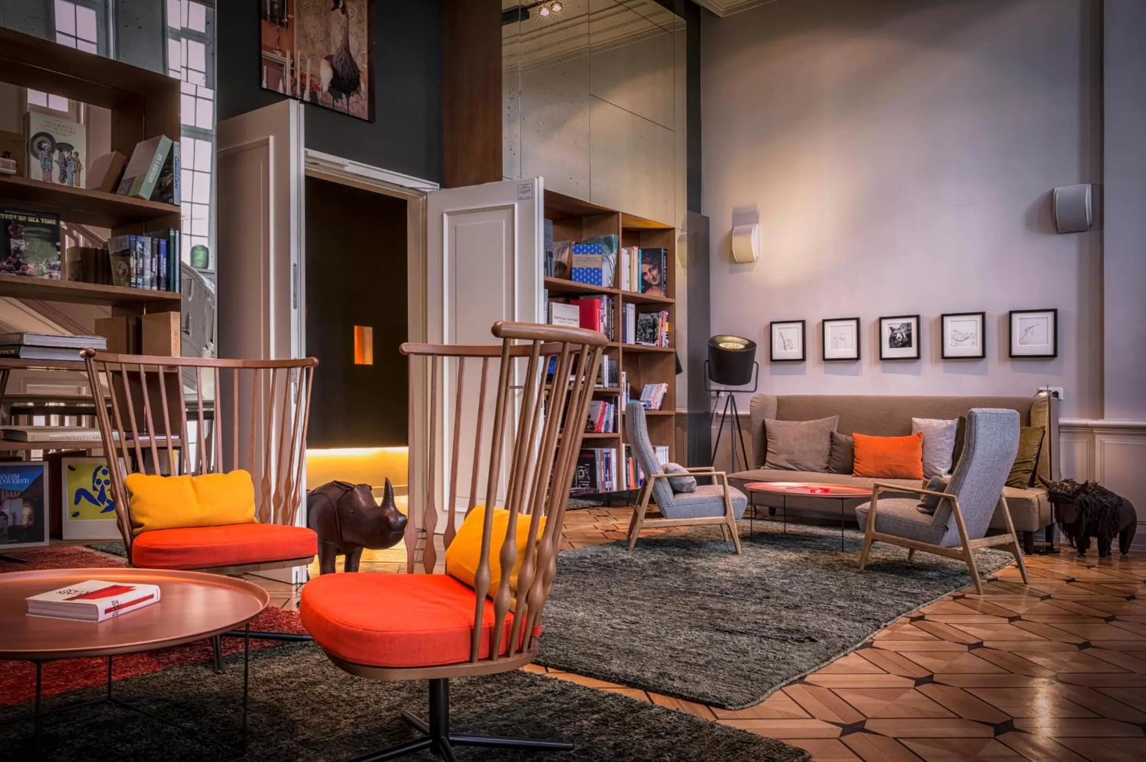 Library in SO/ Berlin Das Stue