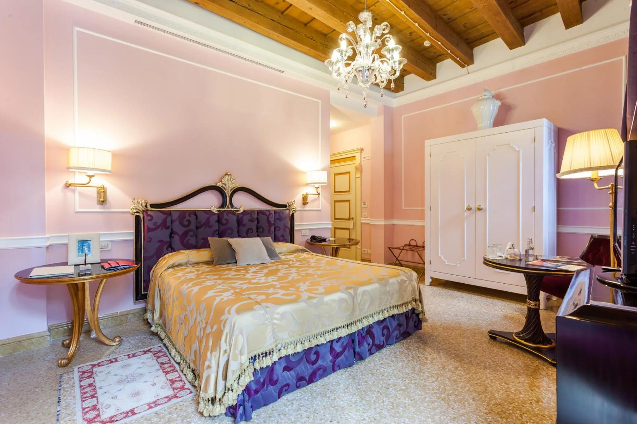 Bed in Villa Cordevigo