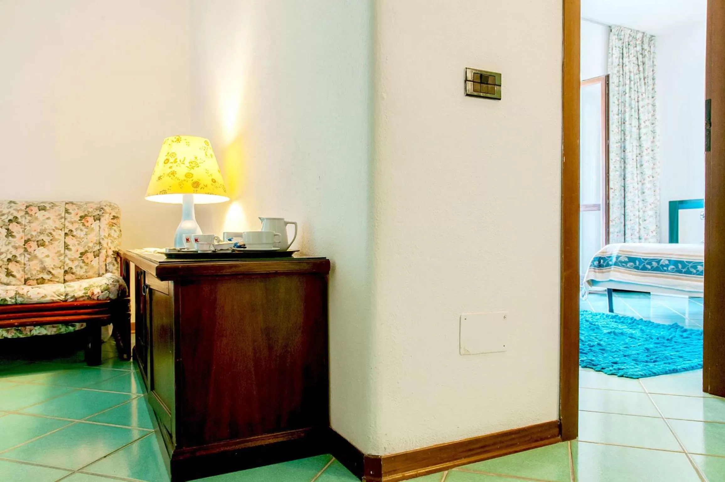 Shower, Bed in Hotel Annabelle