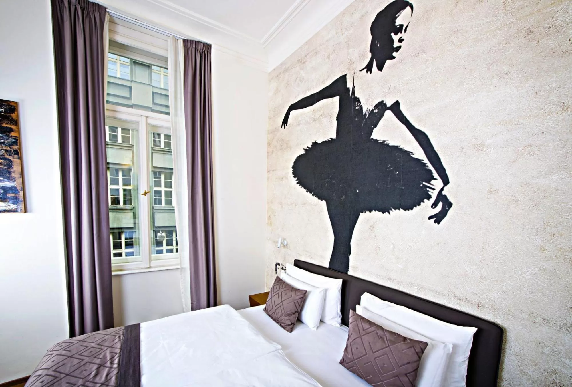 Bedroom, Bed in Hotel Golden Crown