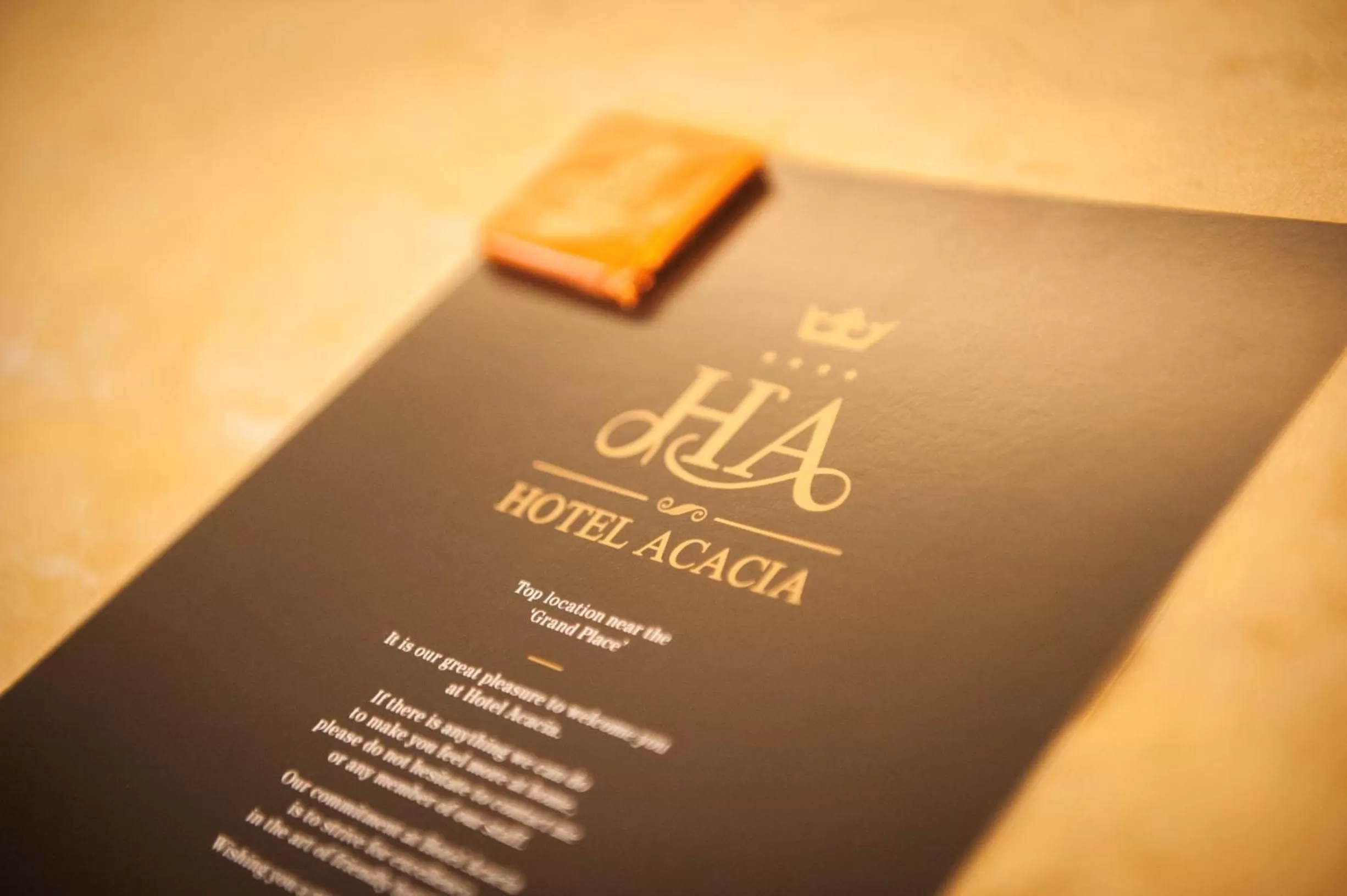 Text overlay in Hotel Acacia