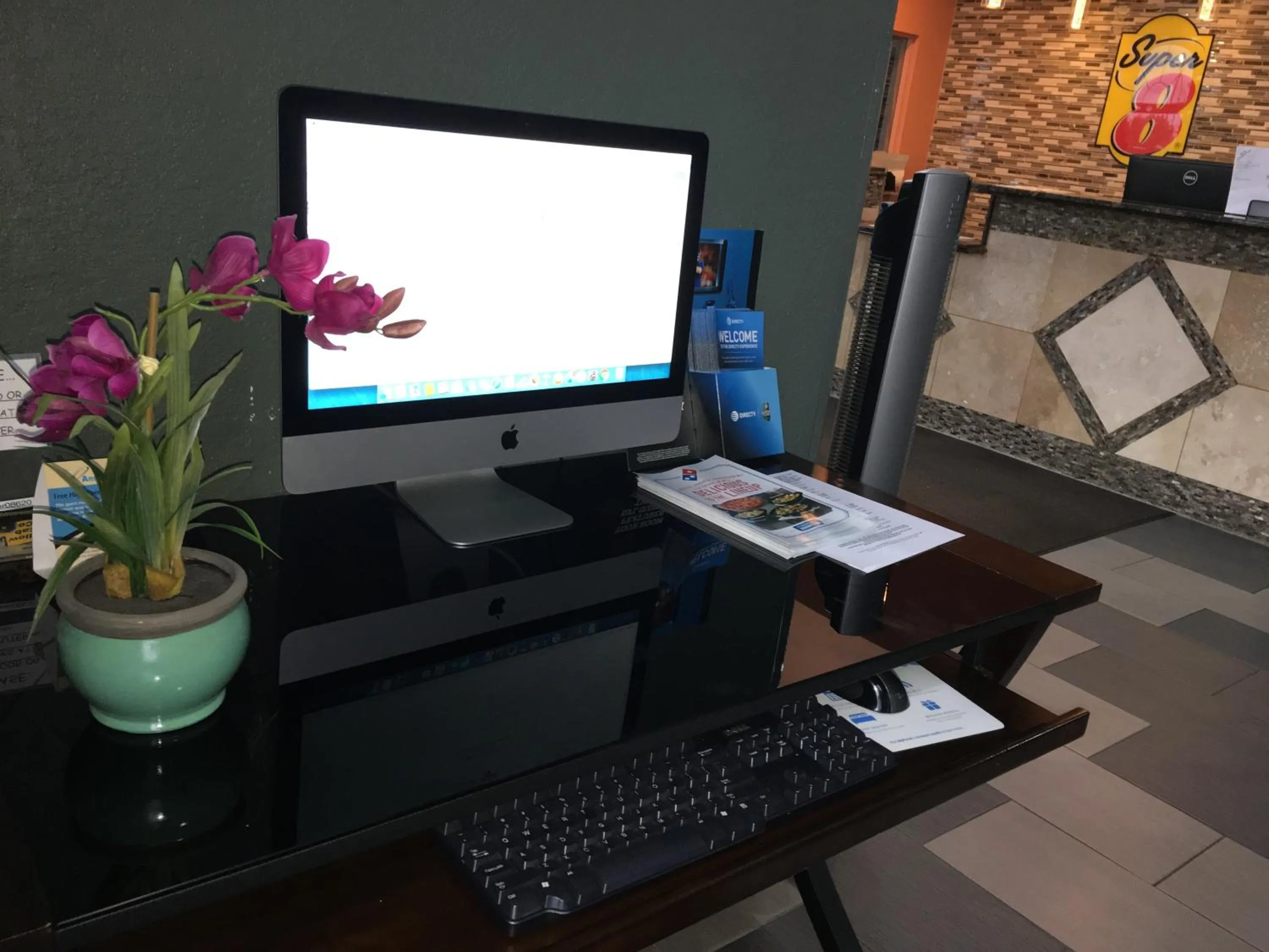 Lobby or reception in Super 8 by Wyndham Kansas City