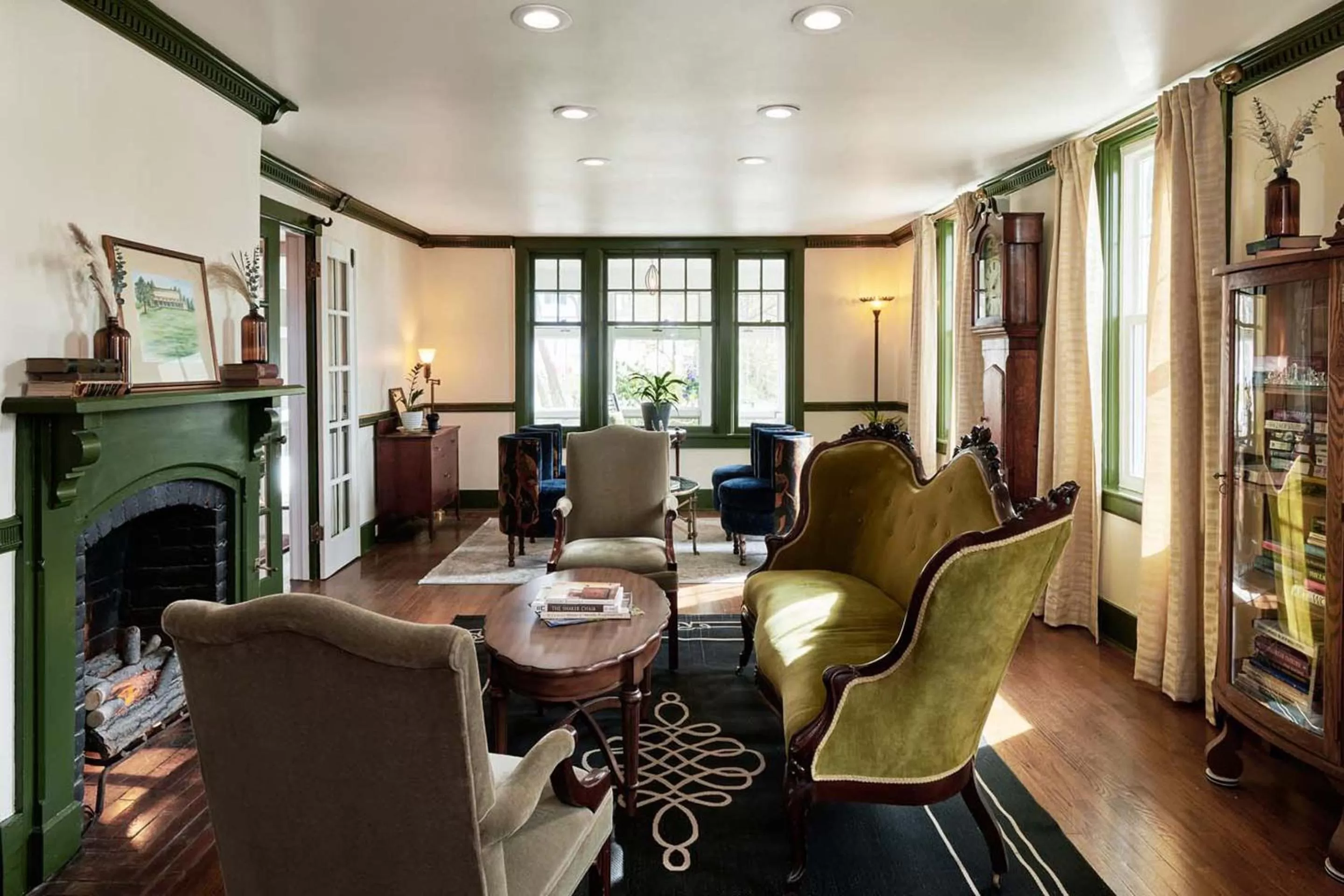 Lounge or bar in The Whitlock by The Lenox Collection