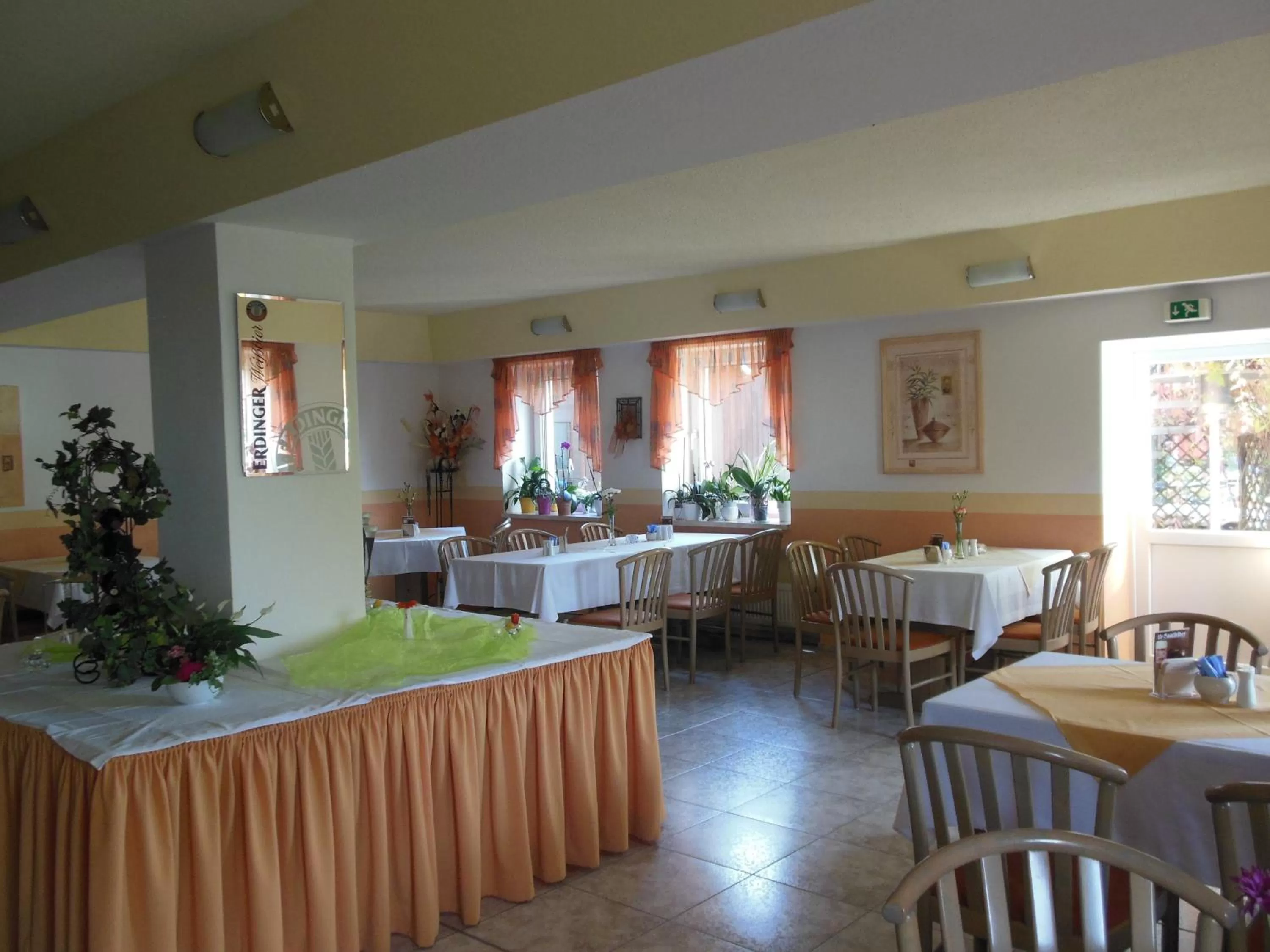 Restaurant/places to eat in Hotel Asterra