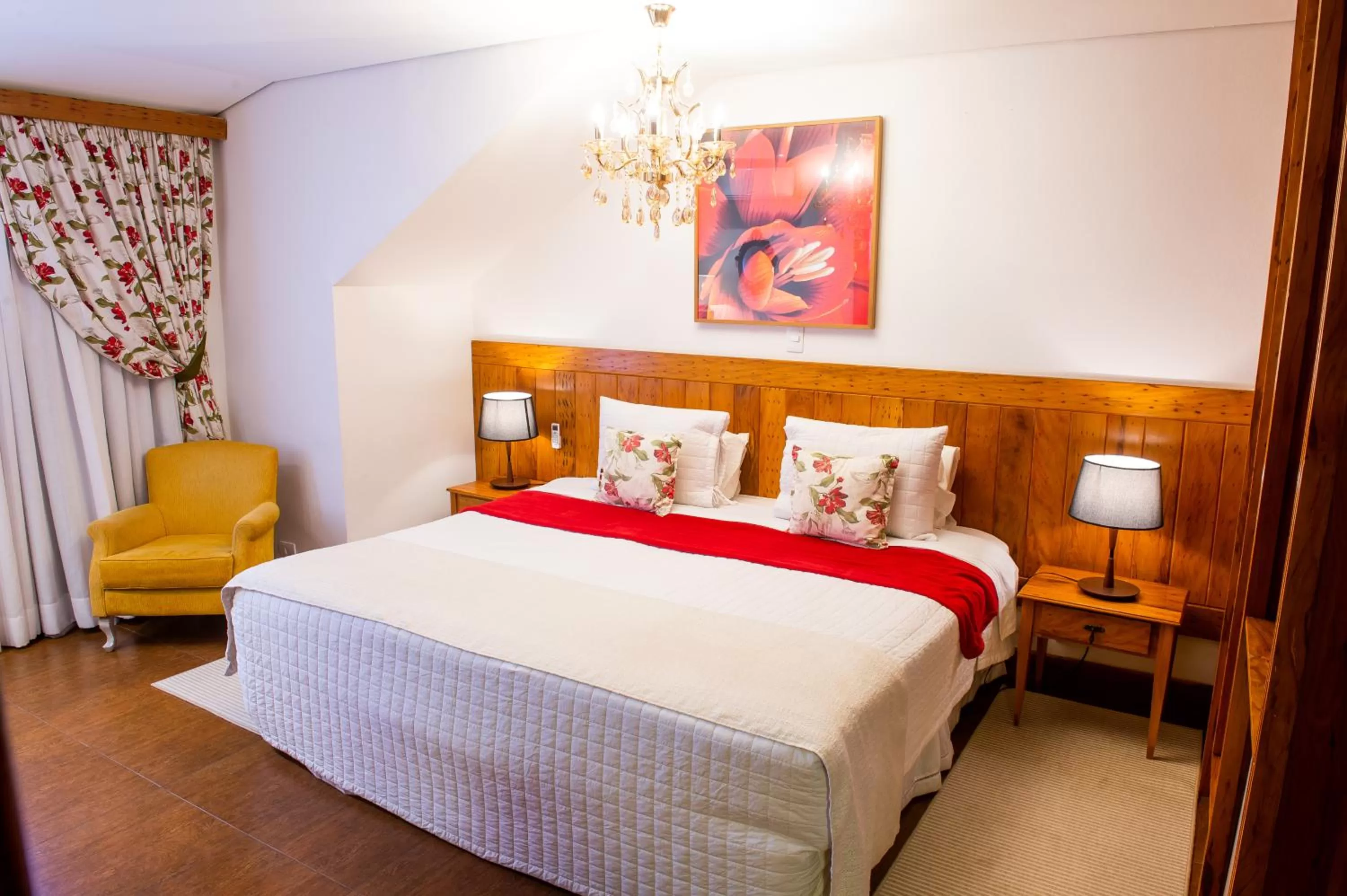 Hot Tub, Bed in Pousada das Lavandas