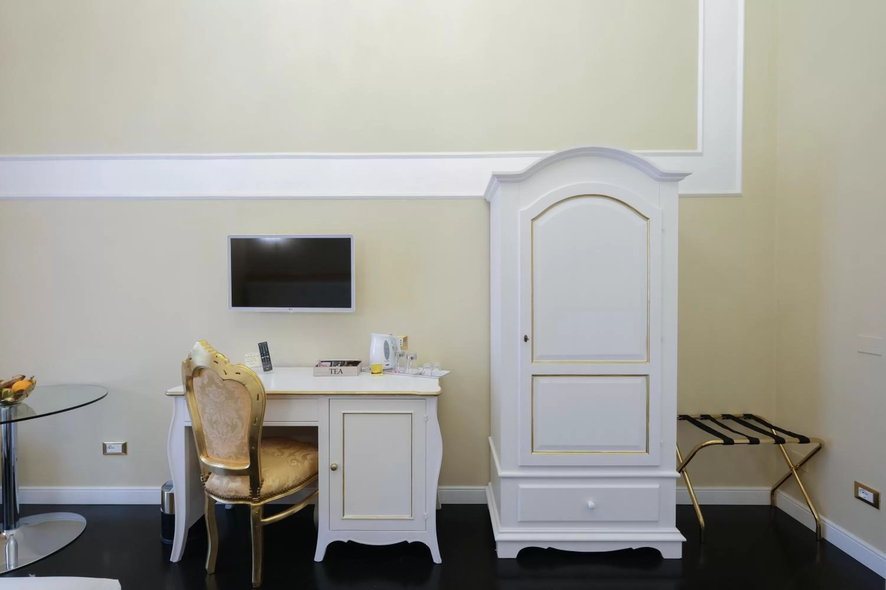 hair dresser in B&B Kingsman