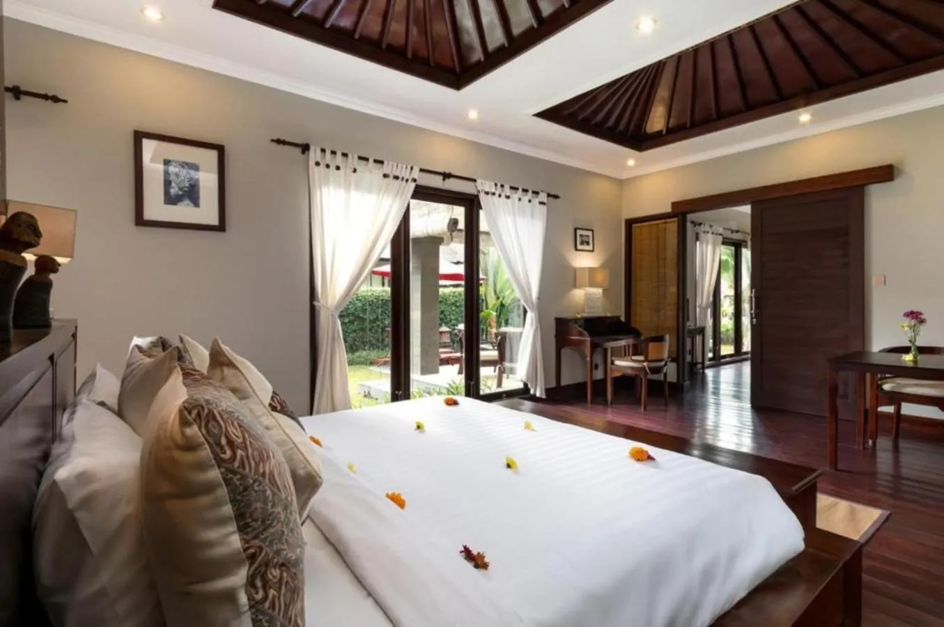 Bed in Suara Air Luxury Villa Ubud