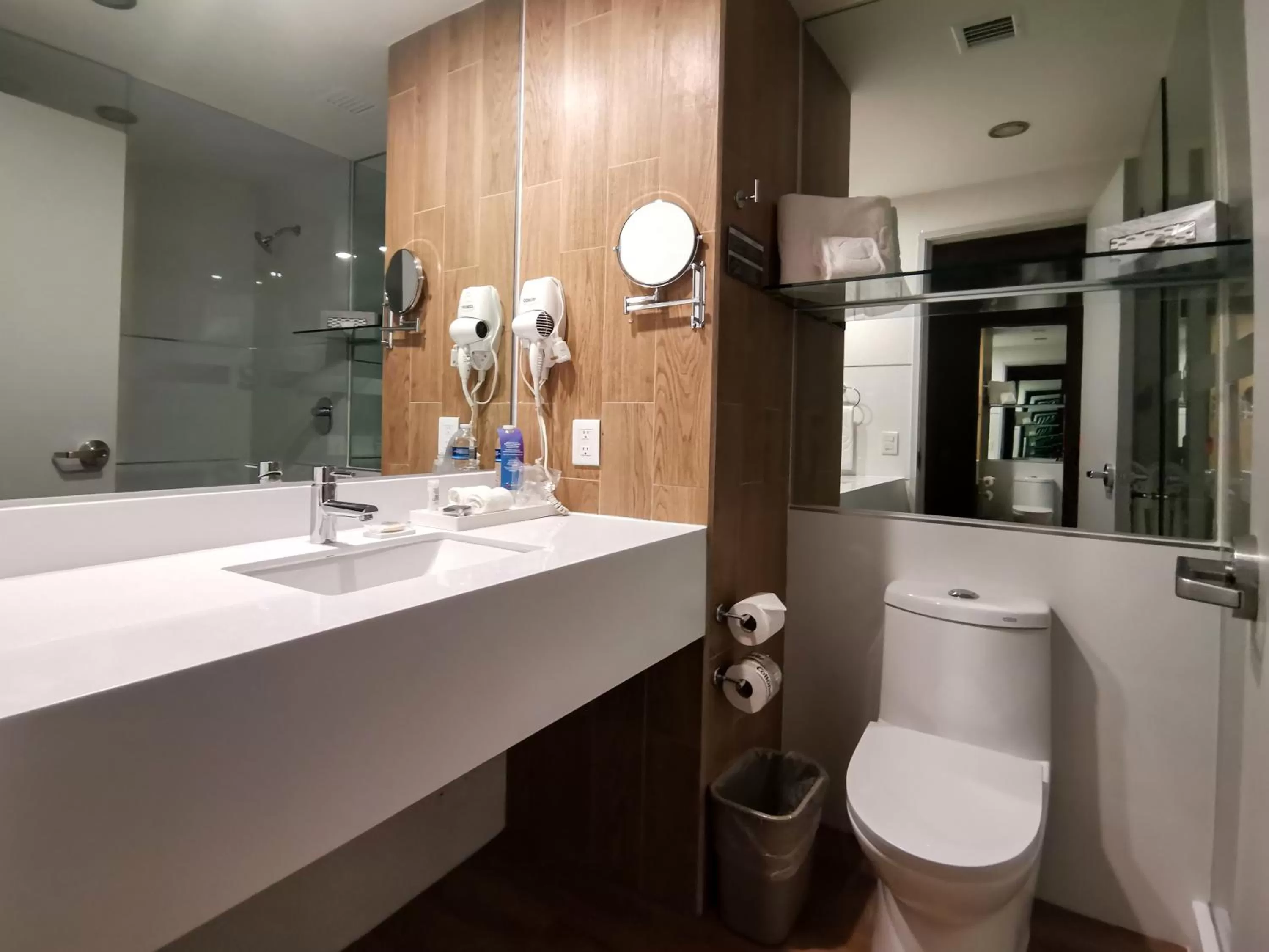 Bathroom in Ramada Encore by Wyndham Monterrey Apodaca Zona Aeropuerto