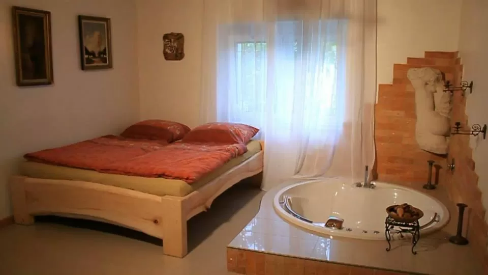 Ráspi Apartman Étterem és Borászat