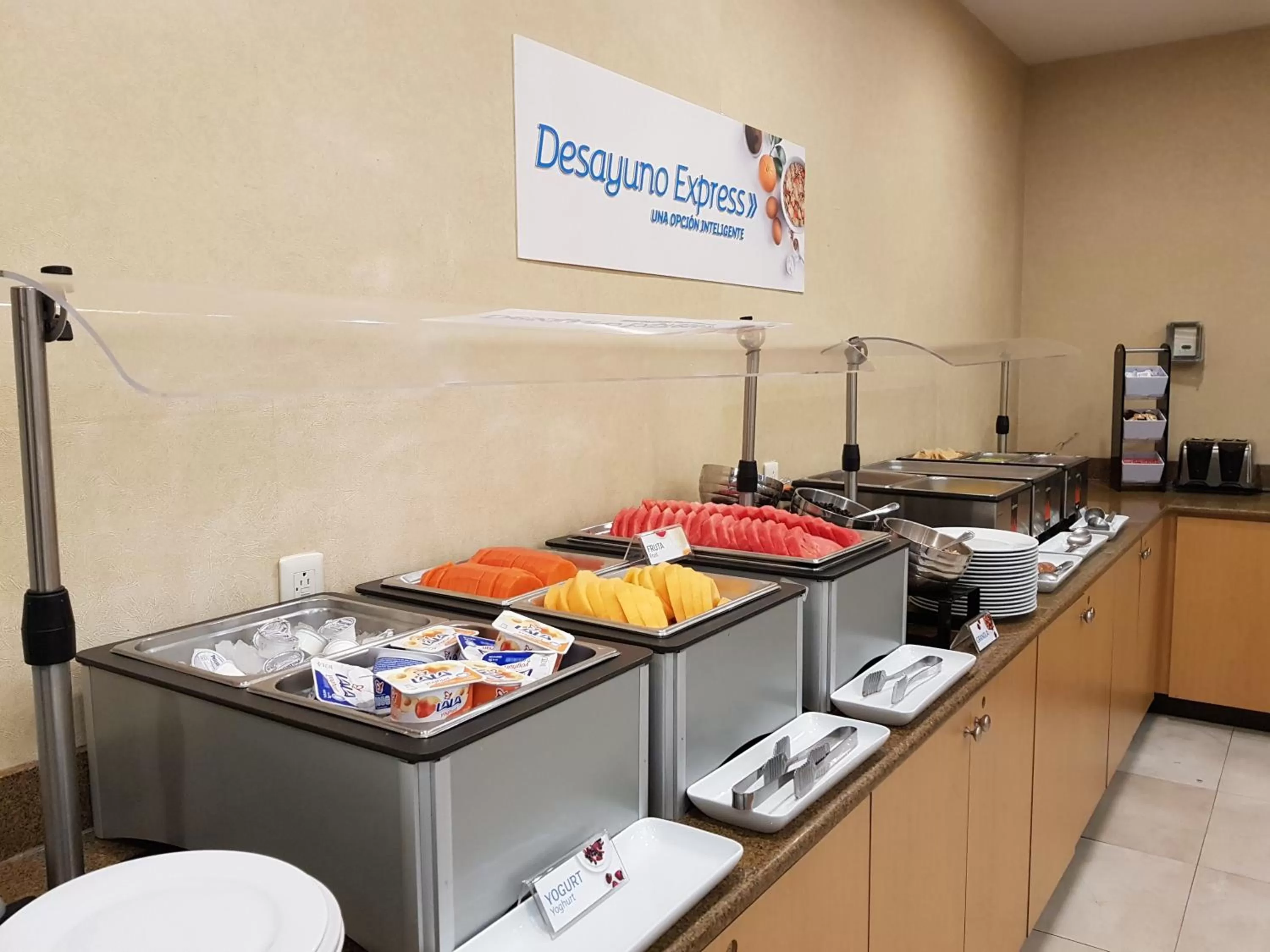 Breakfast in Holiday Inn Express Saltillo Zona Aeropuerto by IHG