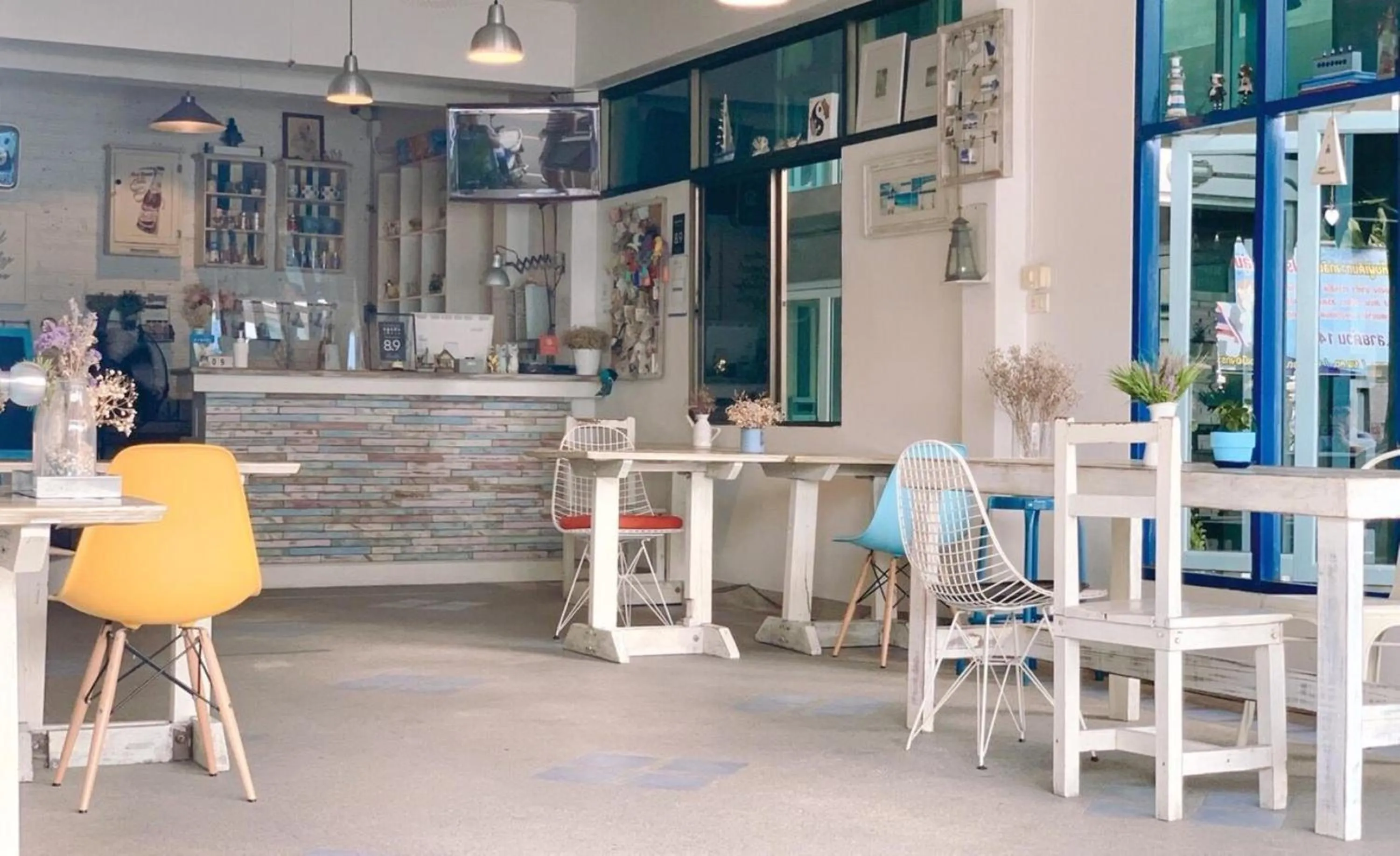 Restaurant/places to eat in Chanchalay Hip Hostel SHA Extra Plus