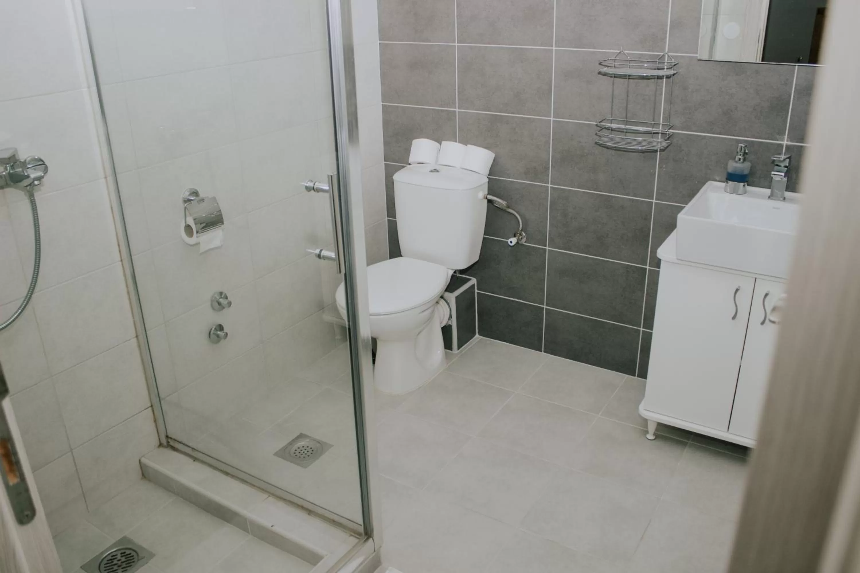 Shower in Hotel Serdar