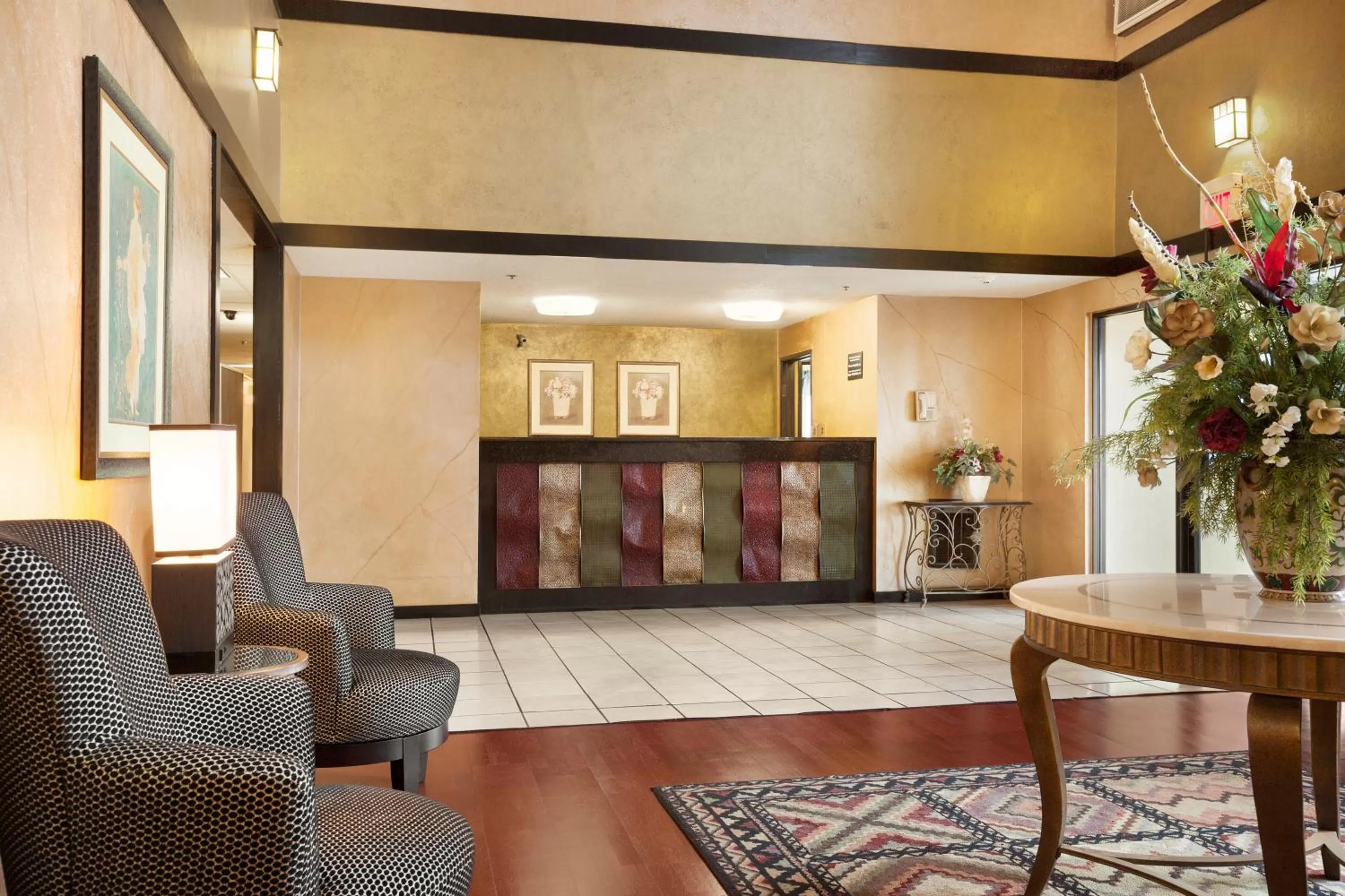 Lobby or reception in Super 8 by Wyndham Milwaukee Airport