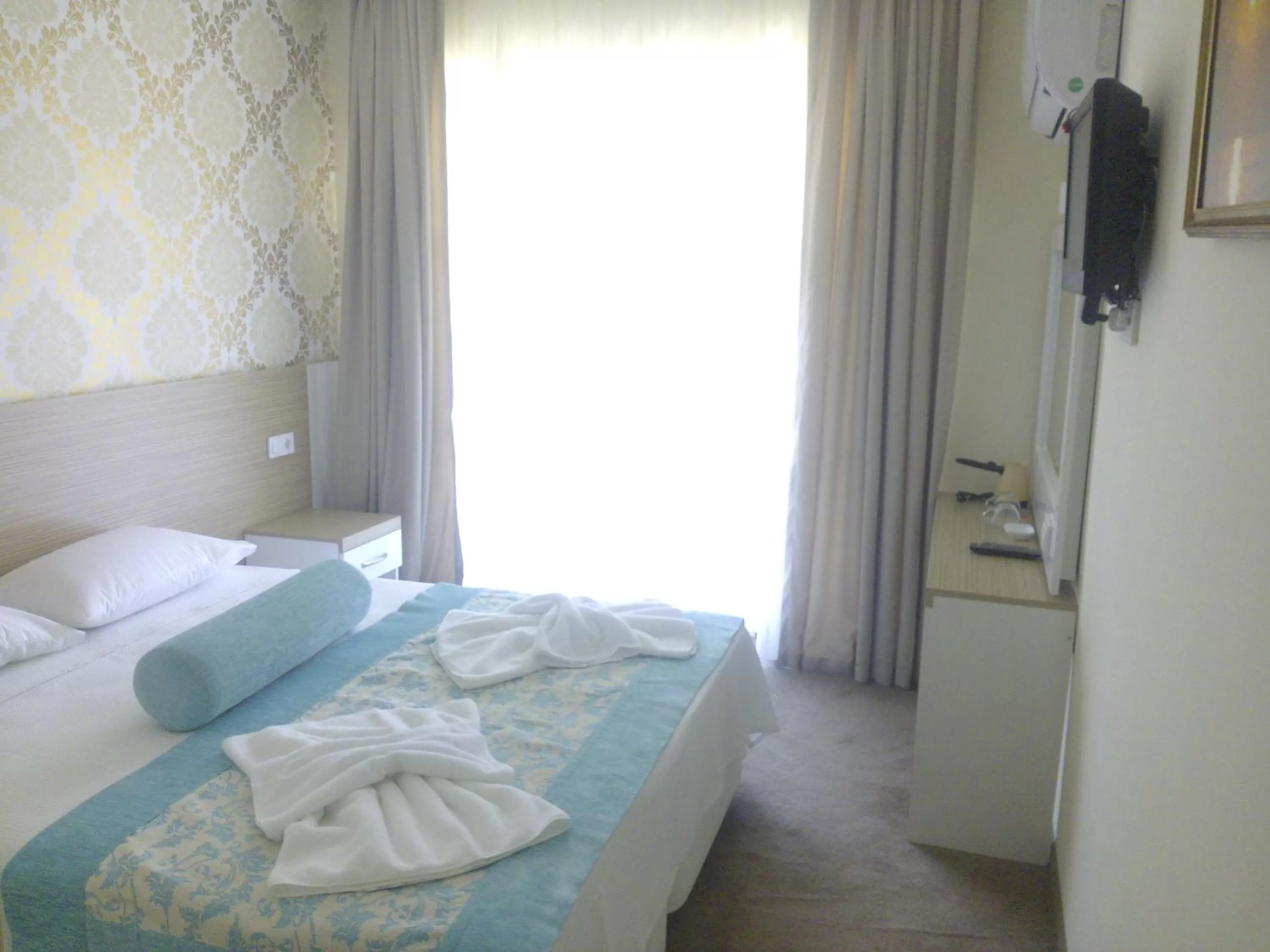 Photo of the whole room, Bed in Nicea Hotel