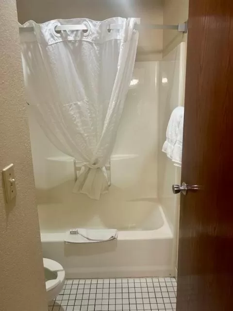 Baymont by Wyndham Battle Creek/I-94