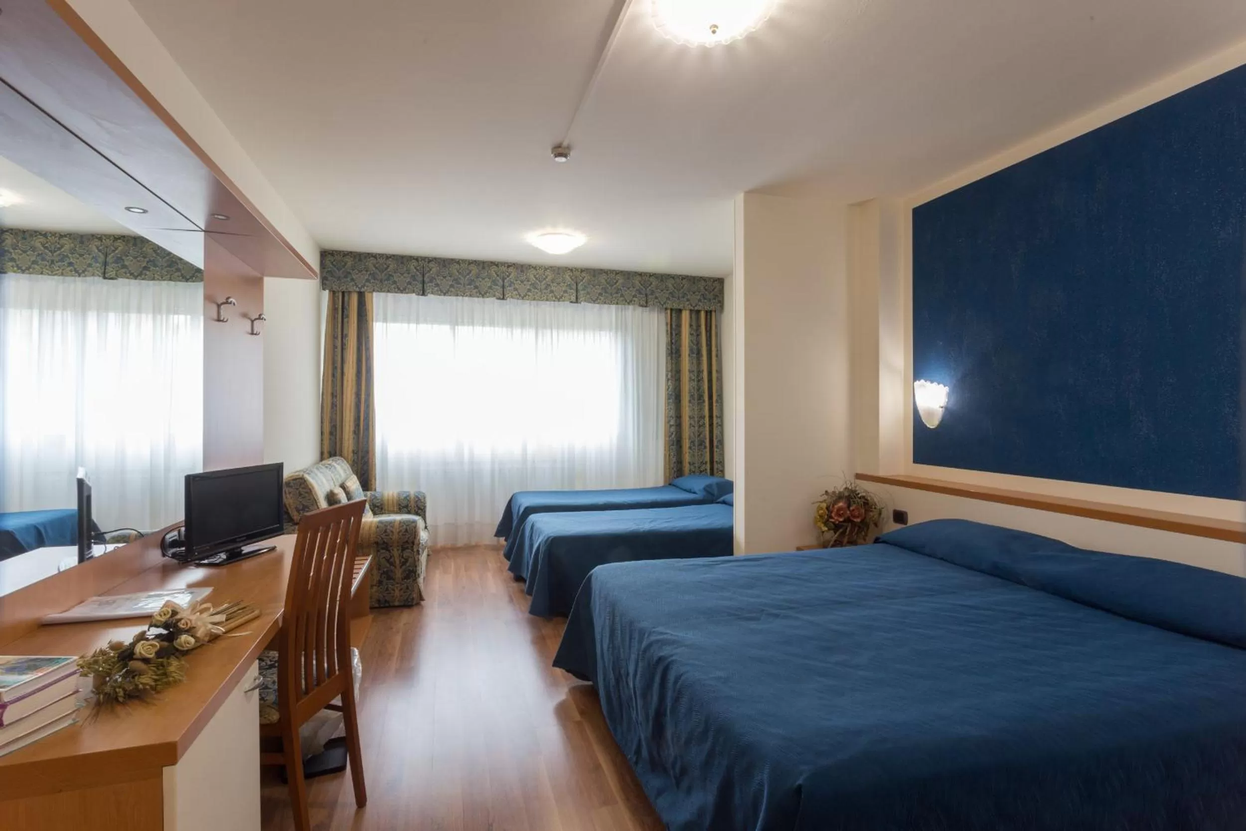 TV and multimedia, Bed in Hotel Airmotel