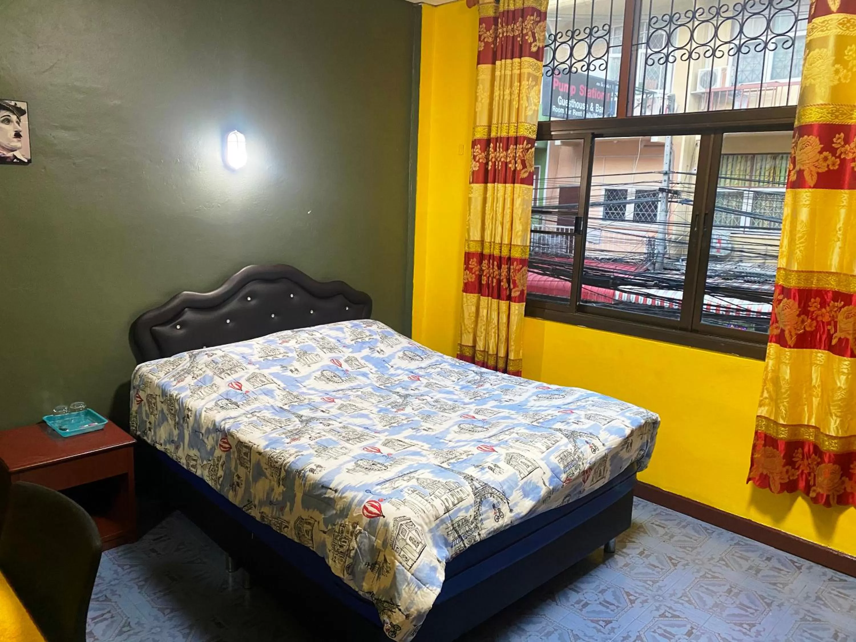 Bed in Riviera Beach