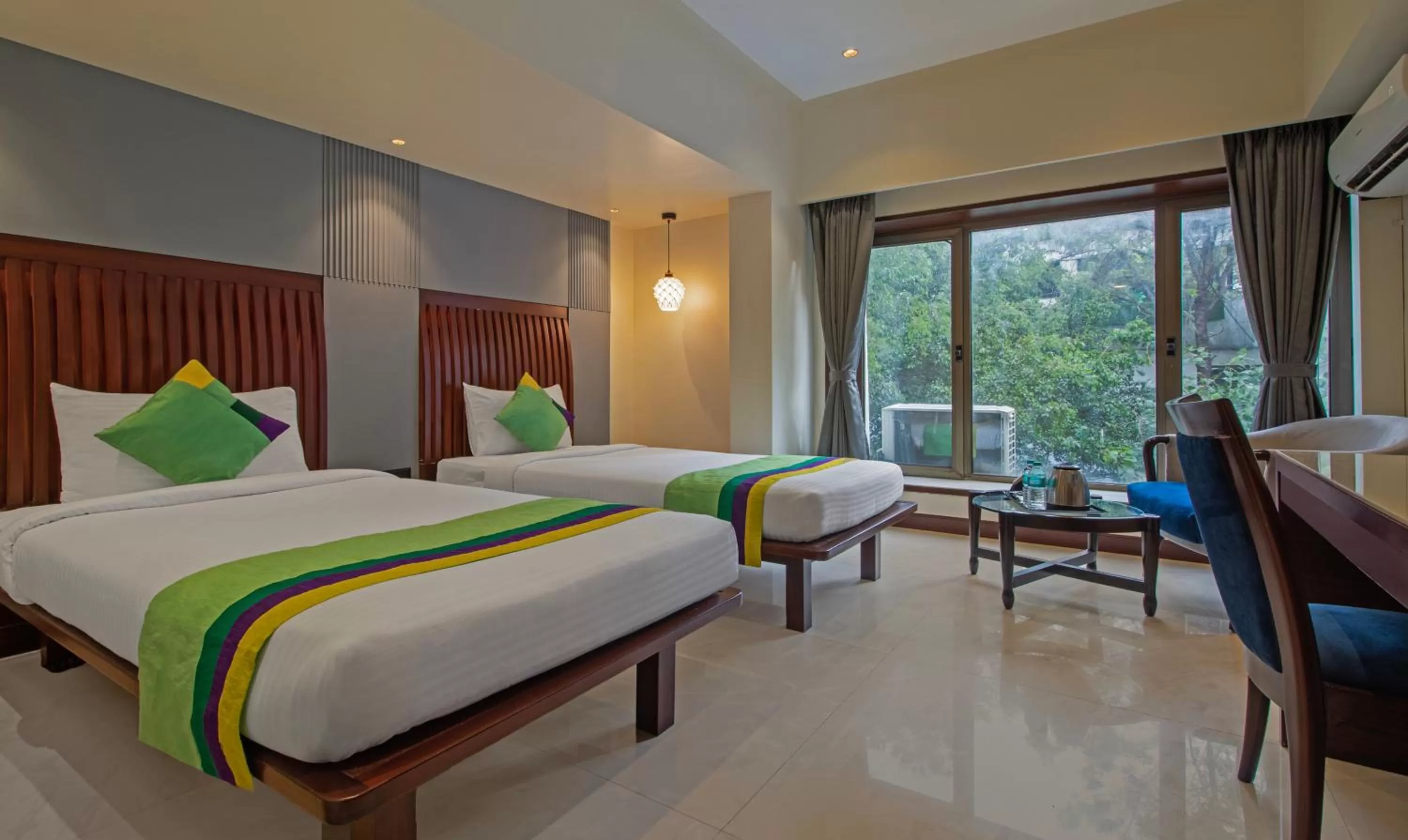 Bedroom, Bed in Treebo Regency - Bund Garden, Dhole Patil Road