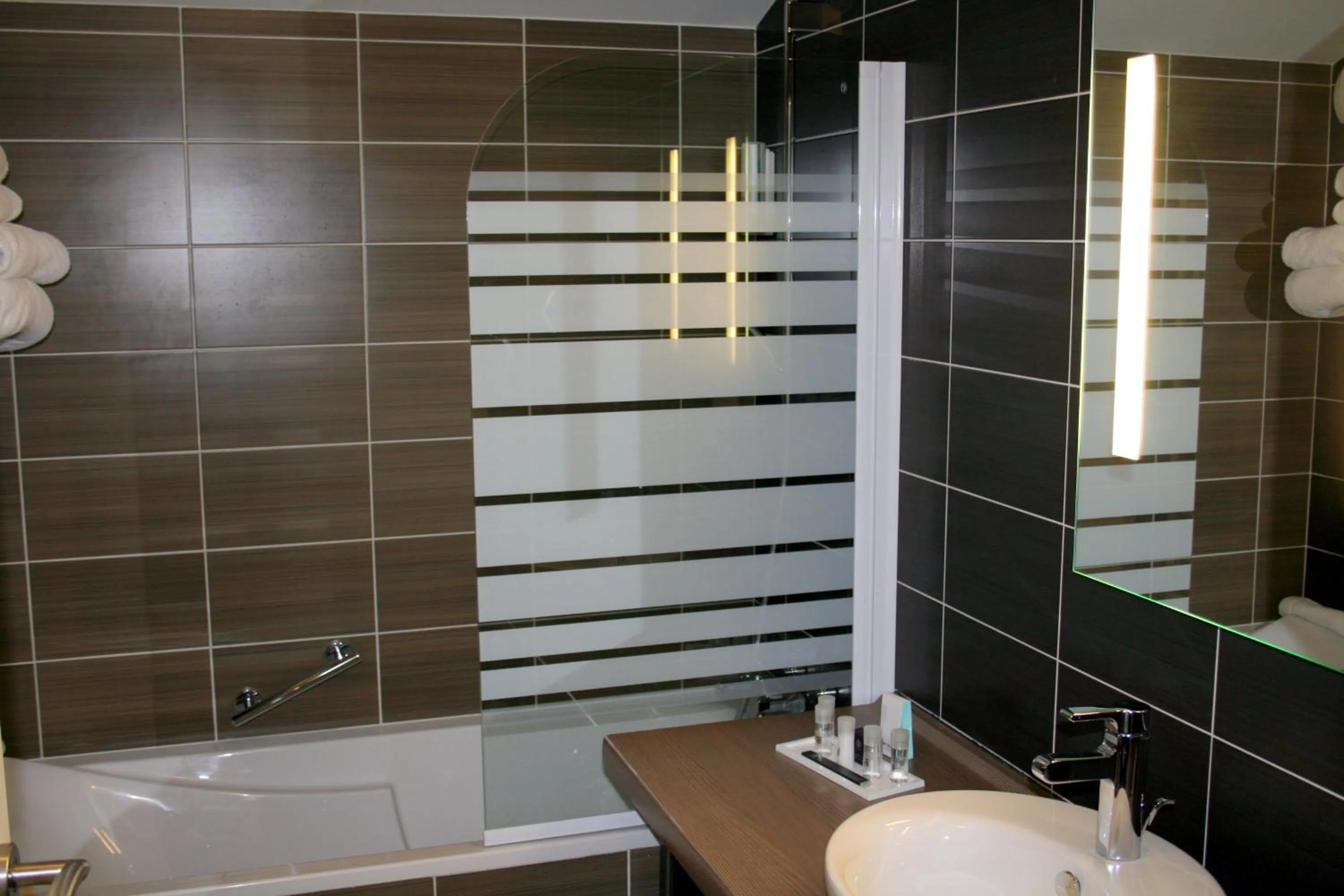 Bathroom in Thalasso Concarneau Spa Marin Resort