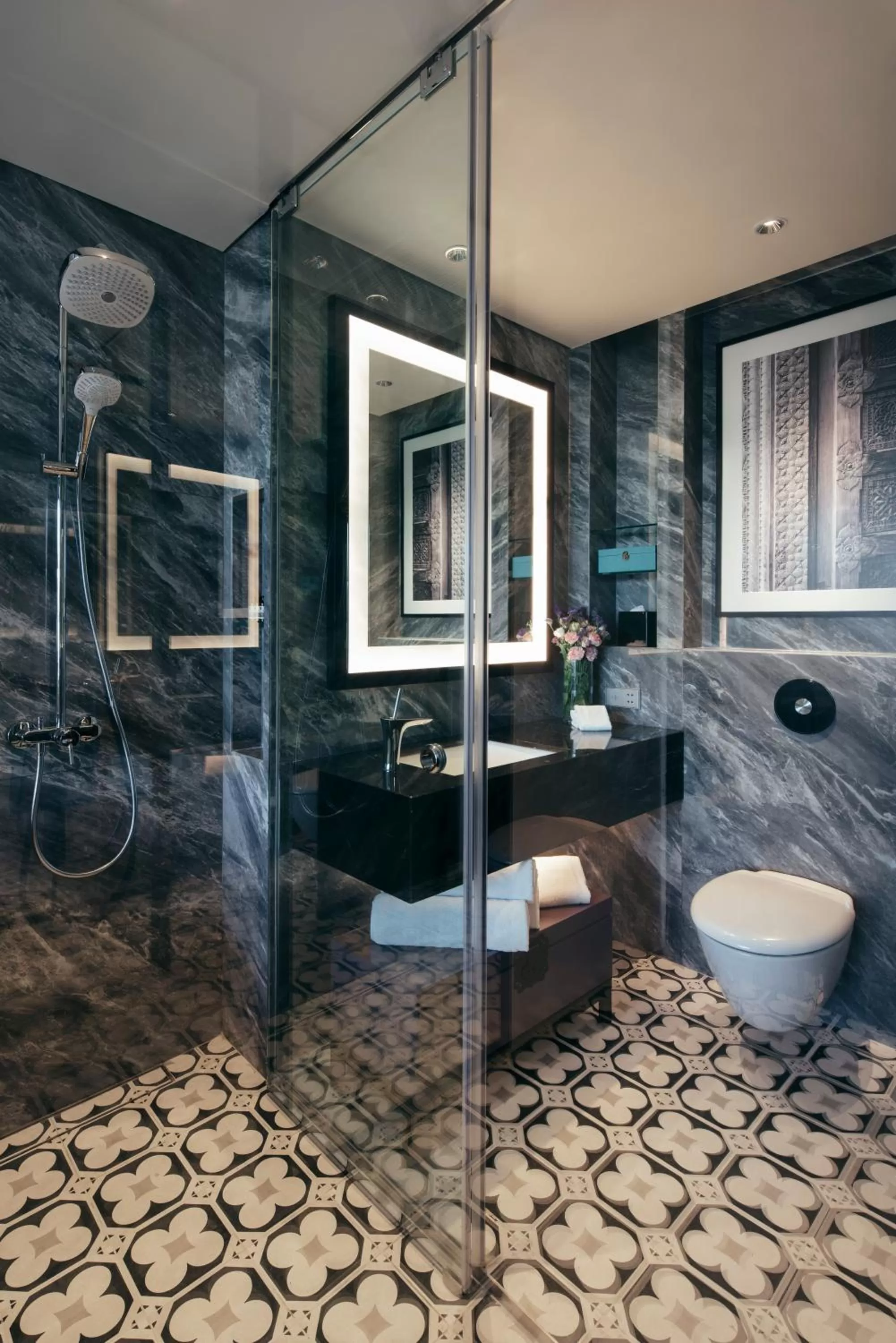 Shower in Grand Park City Hall