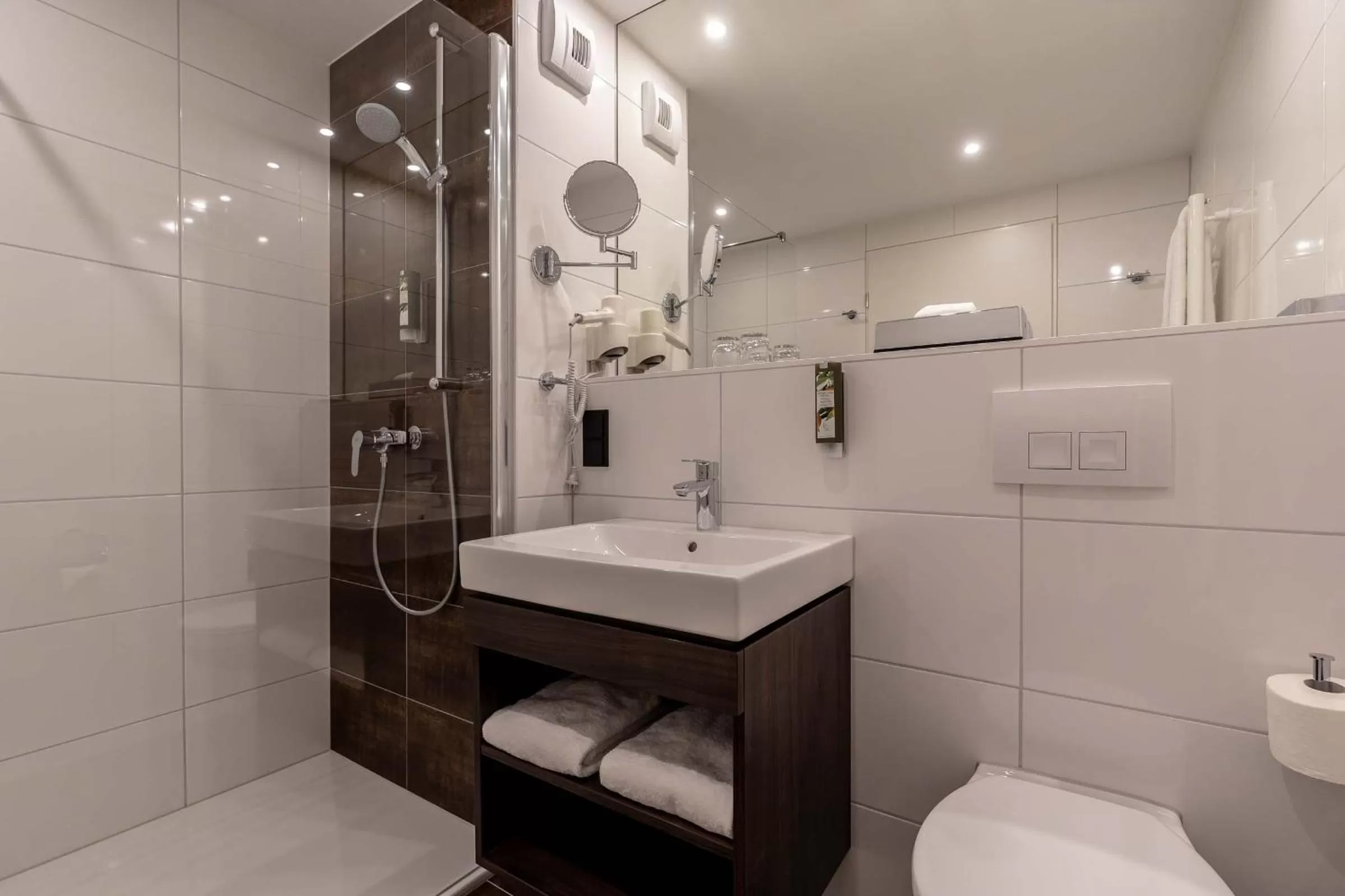 Shower in Augsburg Hotel Sonnenhof
