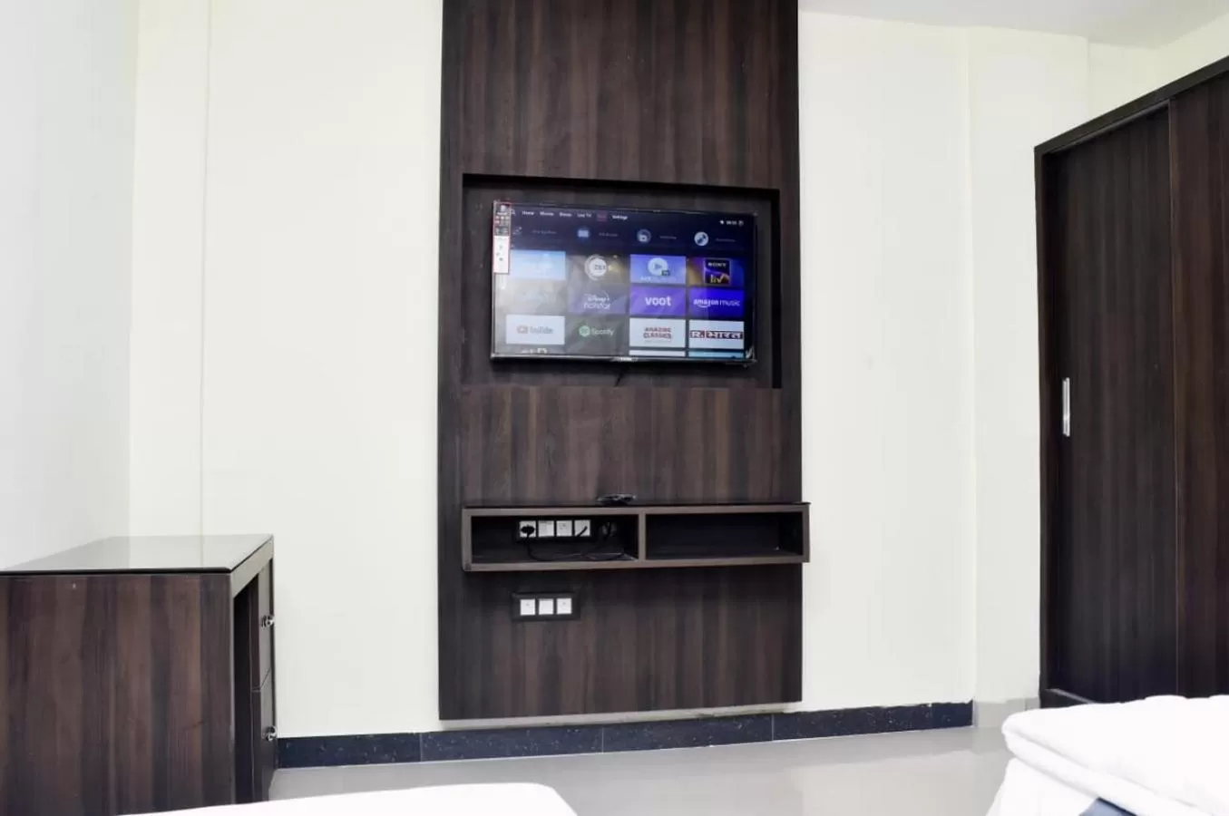 TV and multimedia in Hotel La Gowri, Coorg