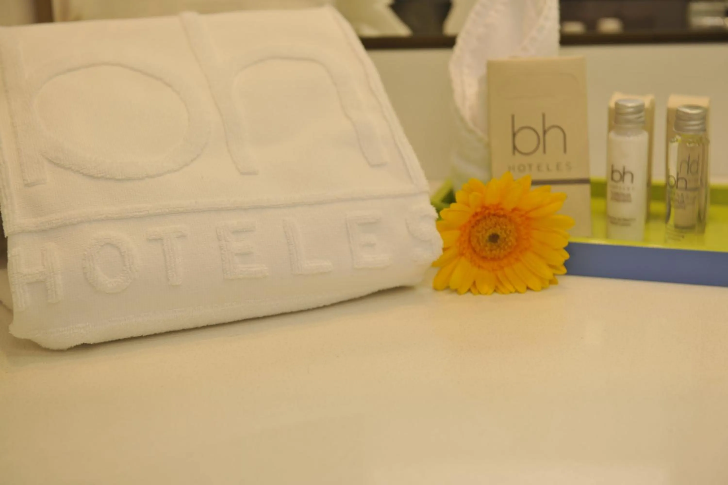 Bathroom, Bed in Hotel bh Usaquén