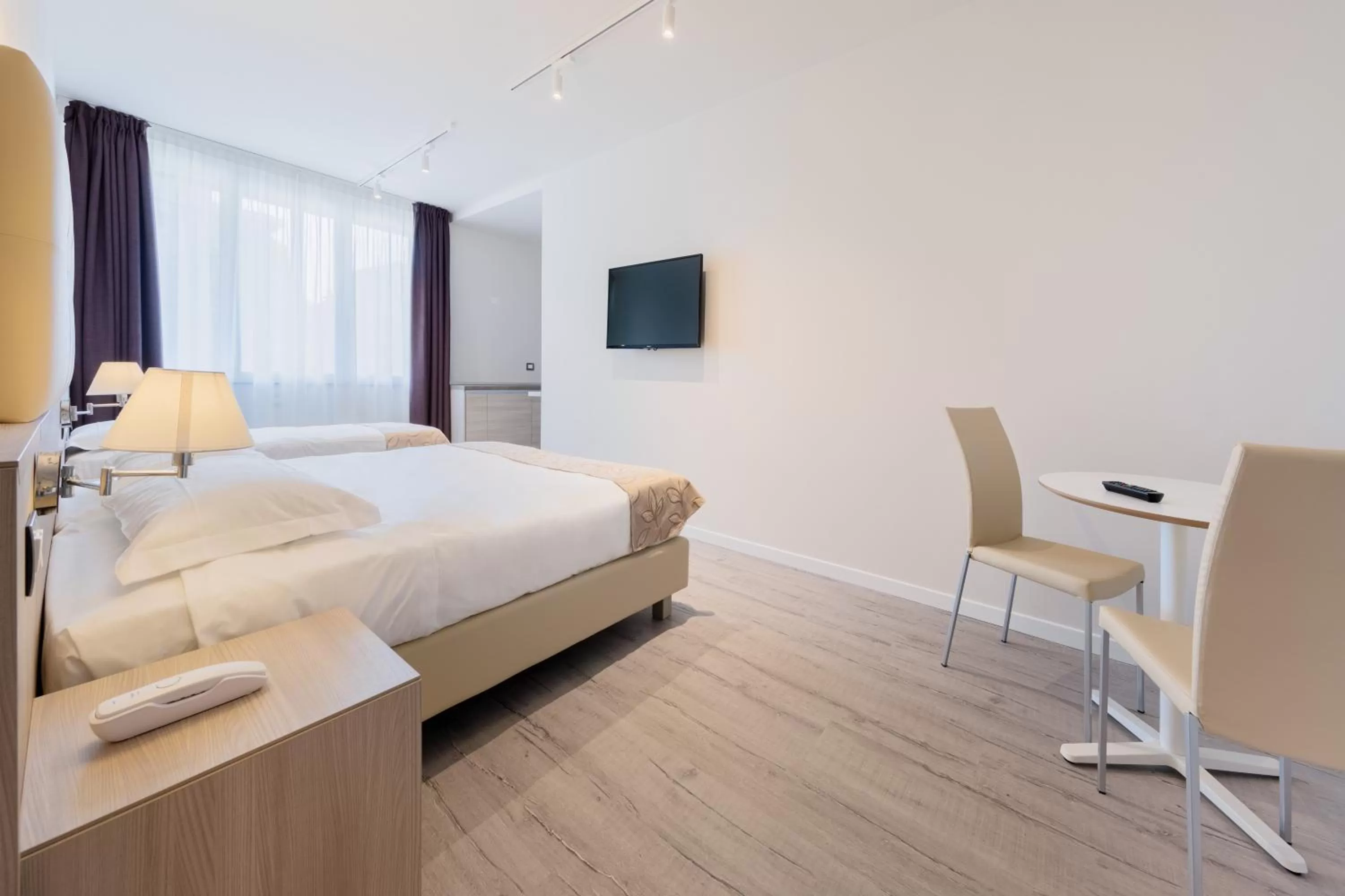 TV and multimedia, Bed in Hotel Delfino Venezia Mestre