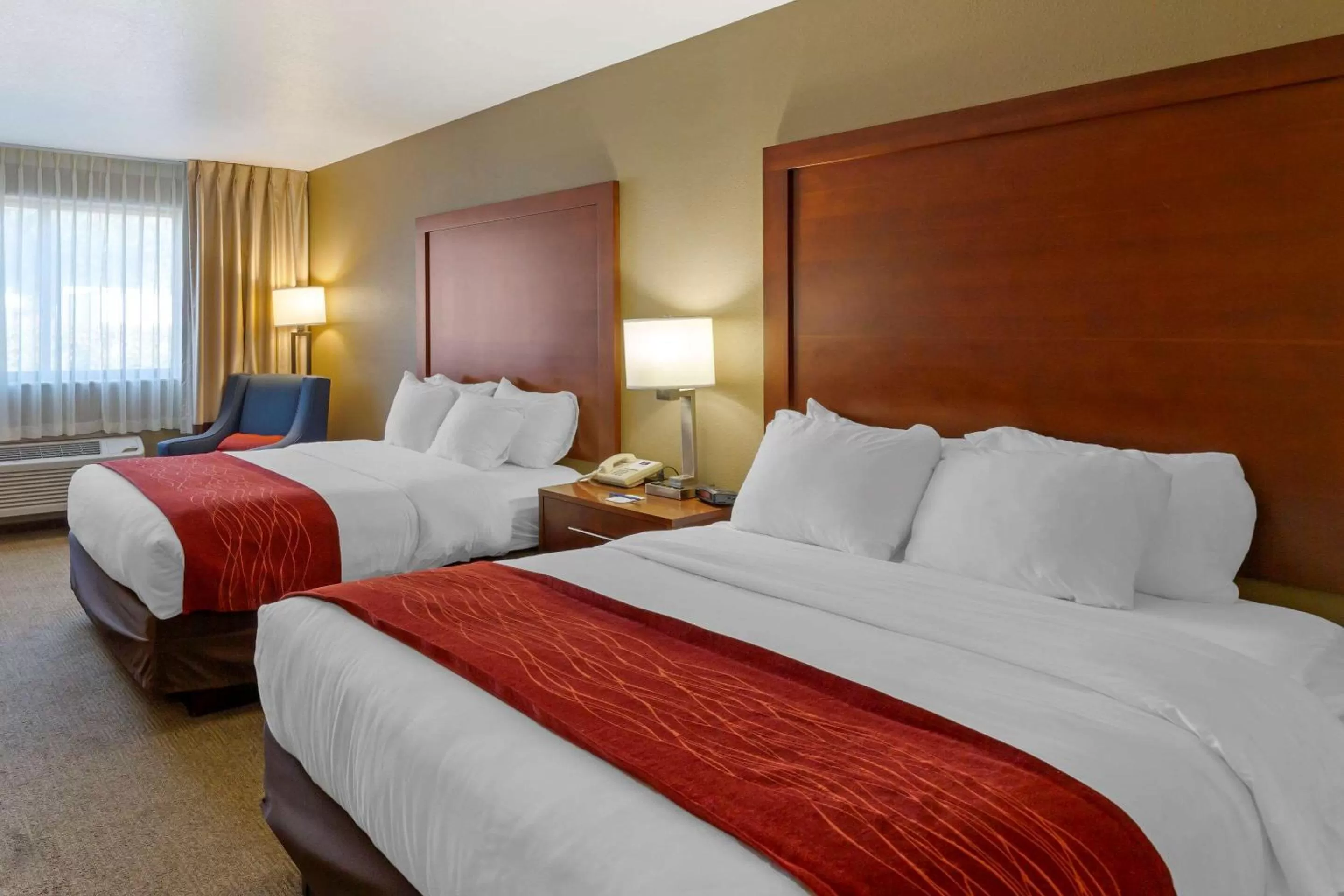 Photo of the whole room, Bed in Comfort Inn River's Edge