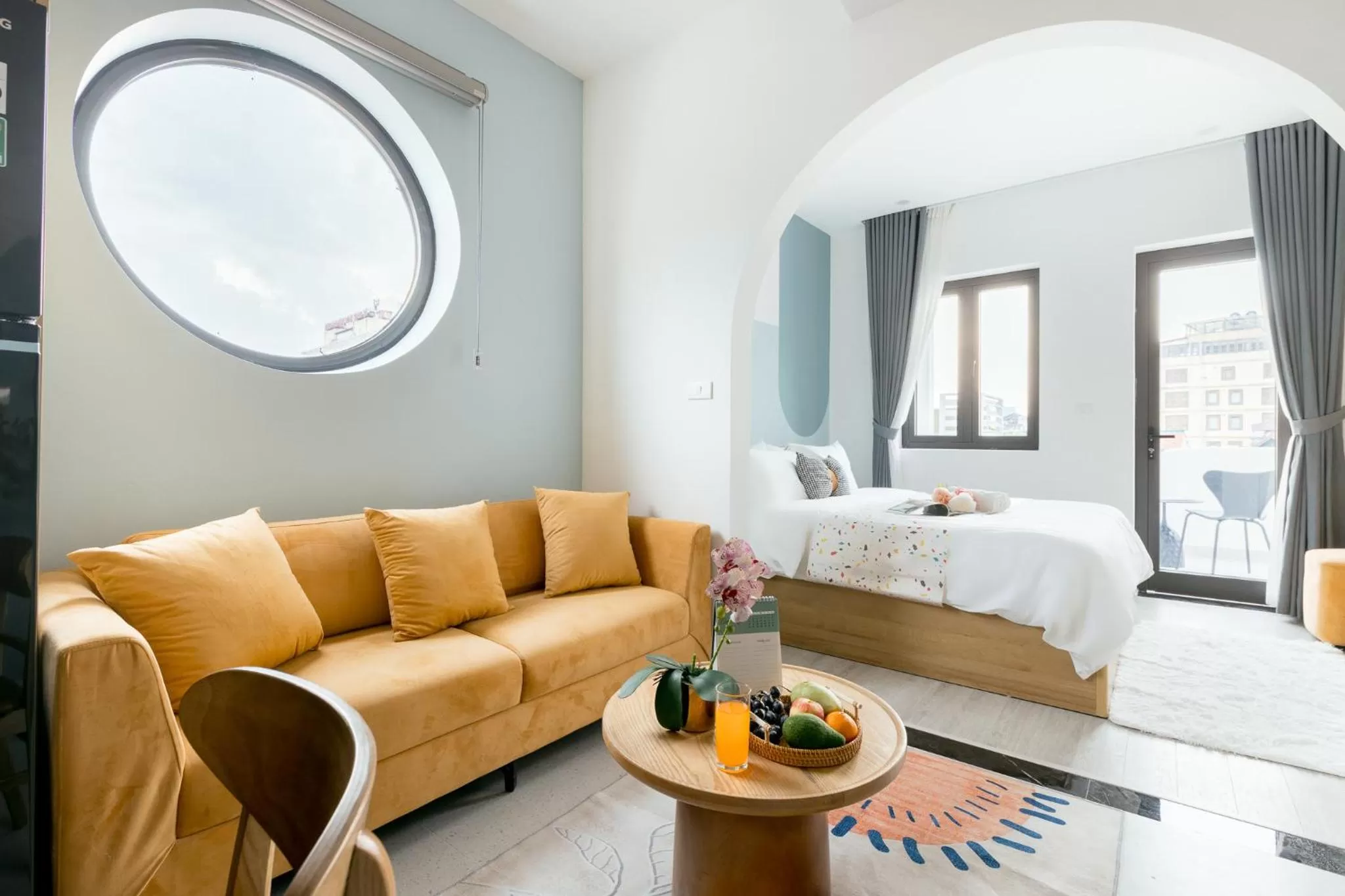 Photo of the whole room, Bed in Crescendo Boutique Studio