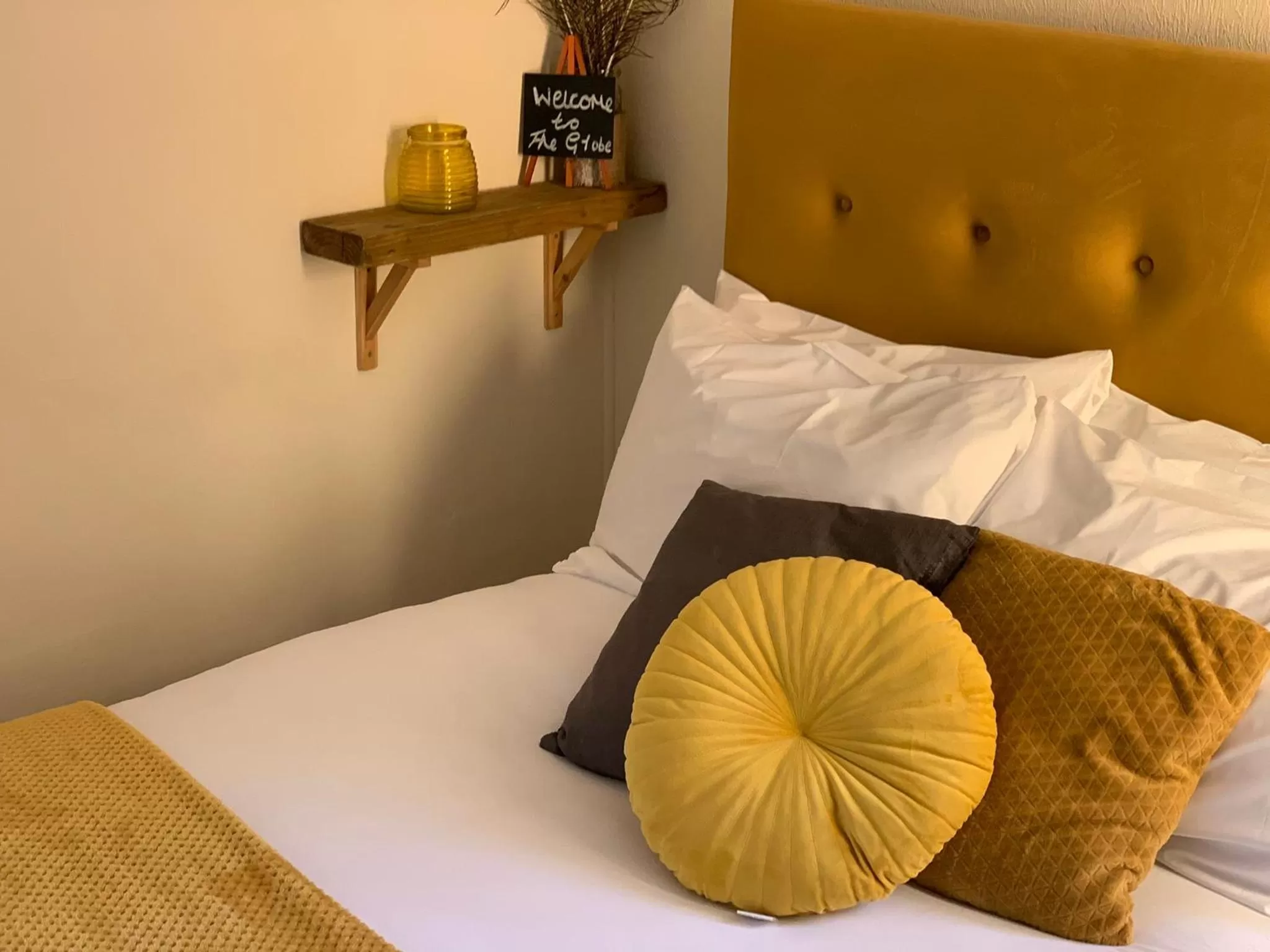 Bed in The Globe Inn